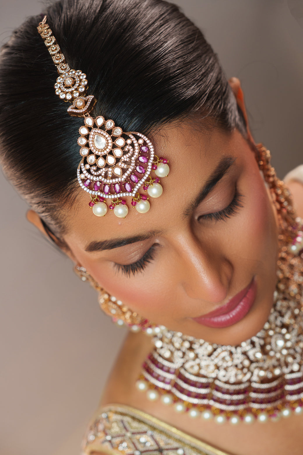 Bold and dramatic polki necklace set with matching earrings and maangtika