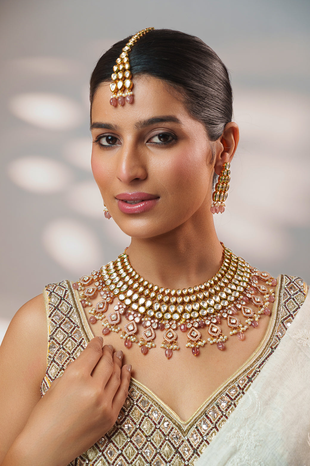 Extraordinary fusion of kundan and polki necklace set with earrings and maangtika