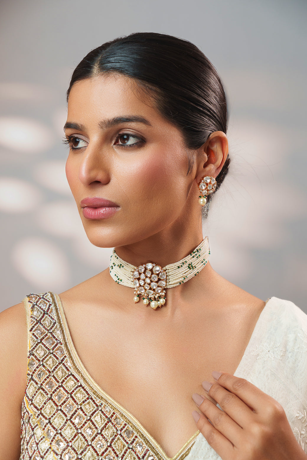 Classy kundan choker set with elegant pair of earrings.