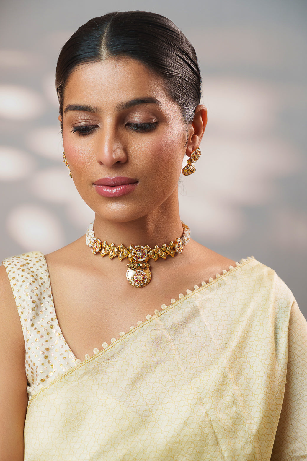 Traditional yet classic kundan temple choker with elegant pair of earrings.