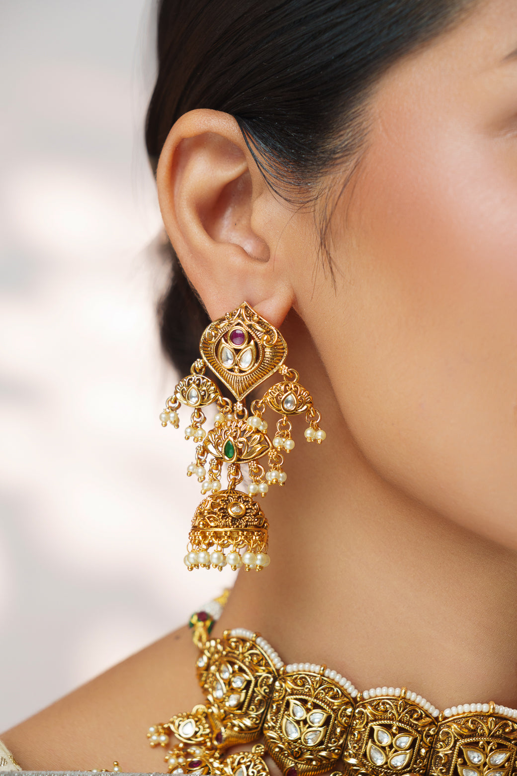Traditional yet classic kundan temple necklace with elegant pair of earrings