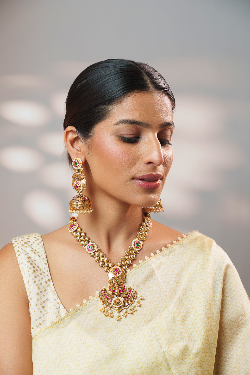 Traditional yet classic kundan temple necklace with elegant pair of earrings