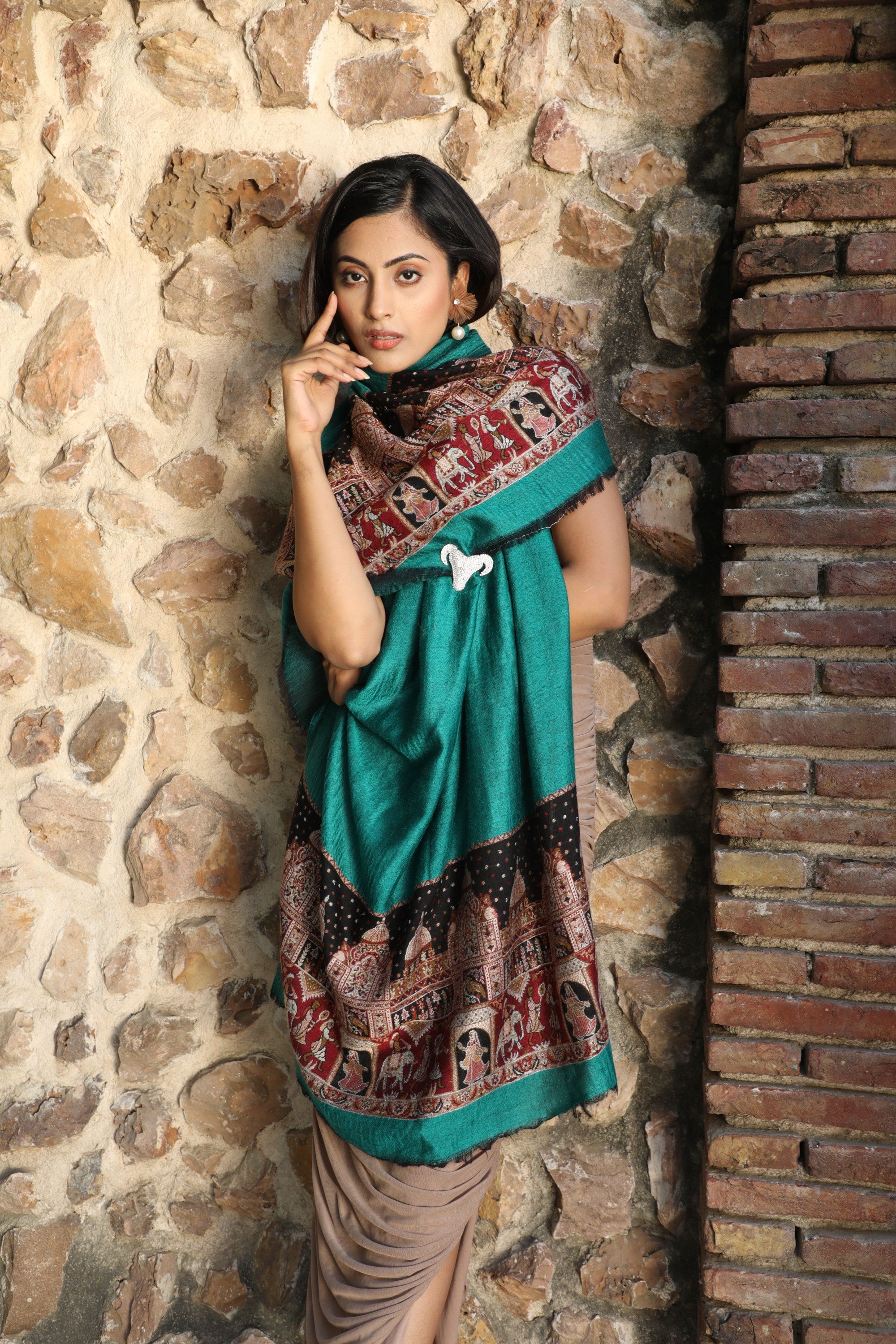 Handwoven Cashmere Fine Wool Aari Work Stole