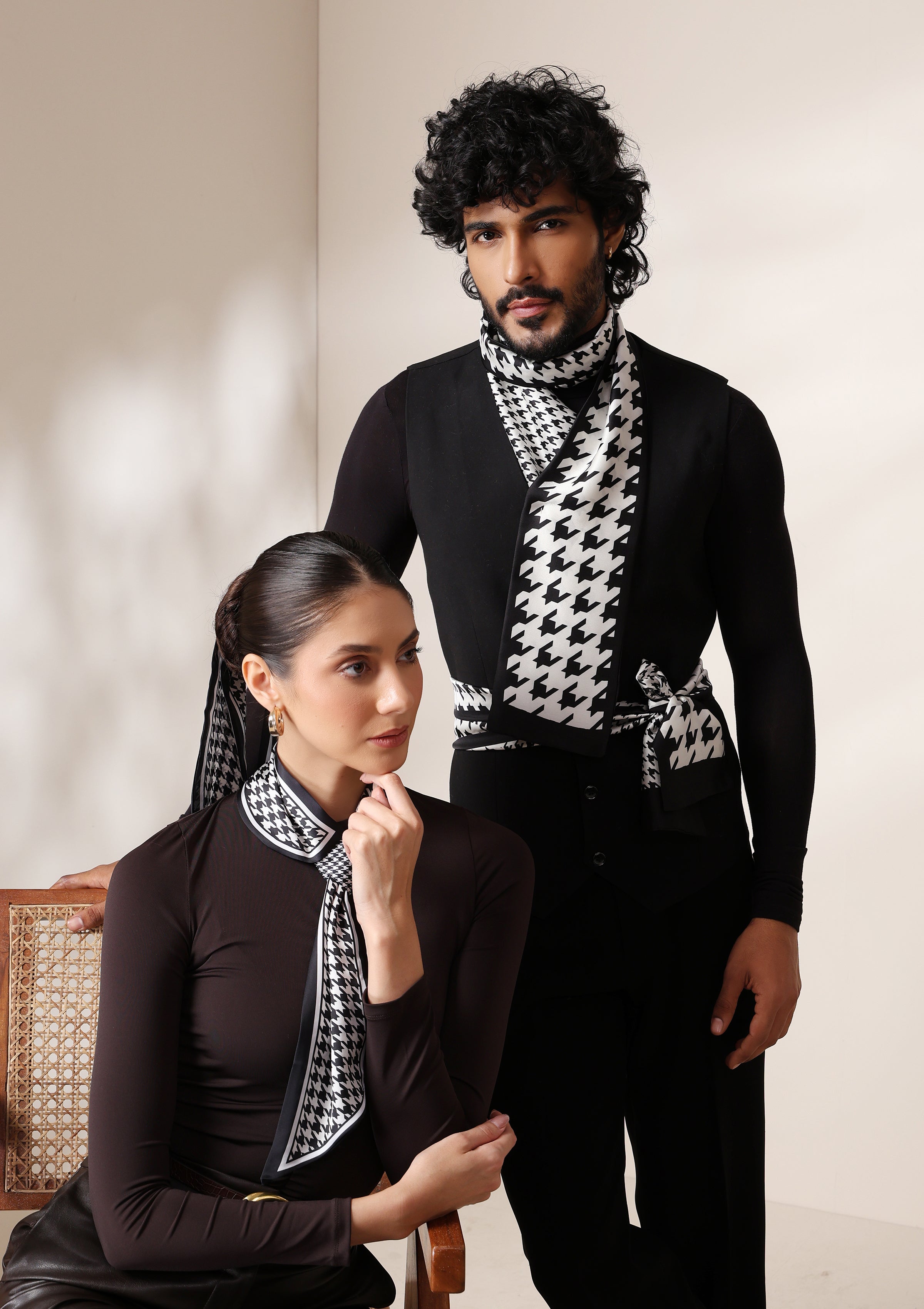 Dusala Monochrome Houndstooth silk Scarf set