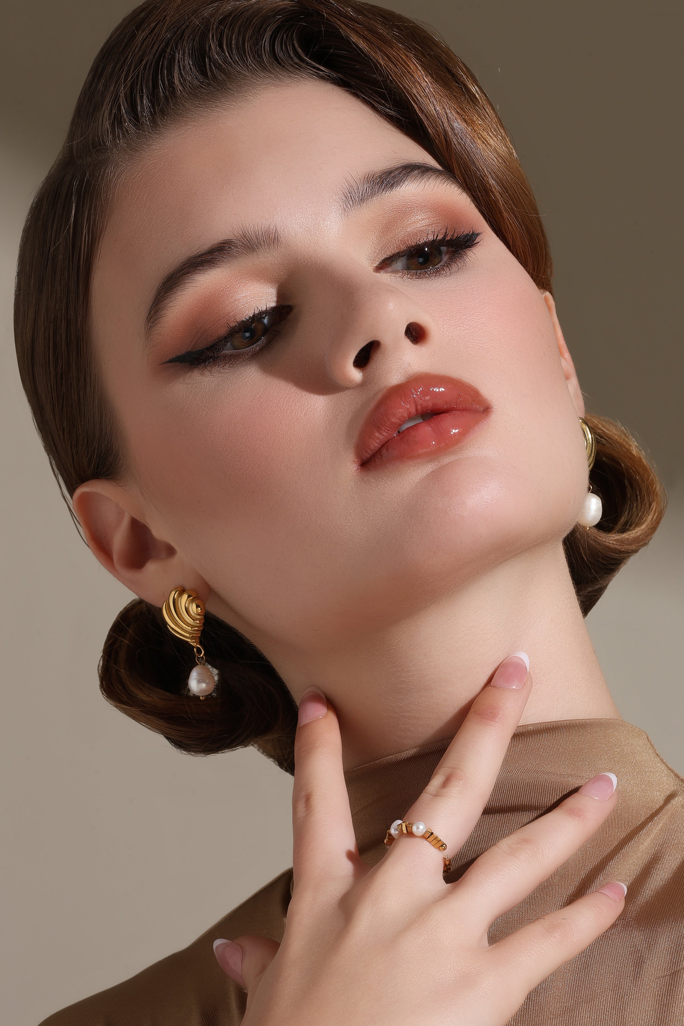ELASTIC ELEGANCE