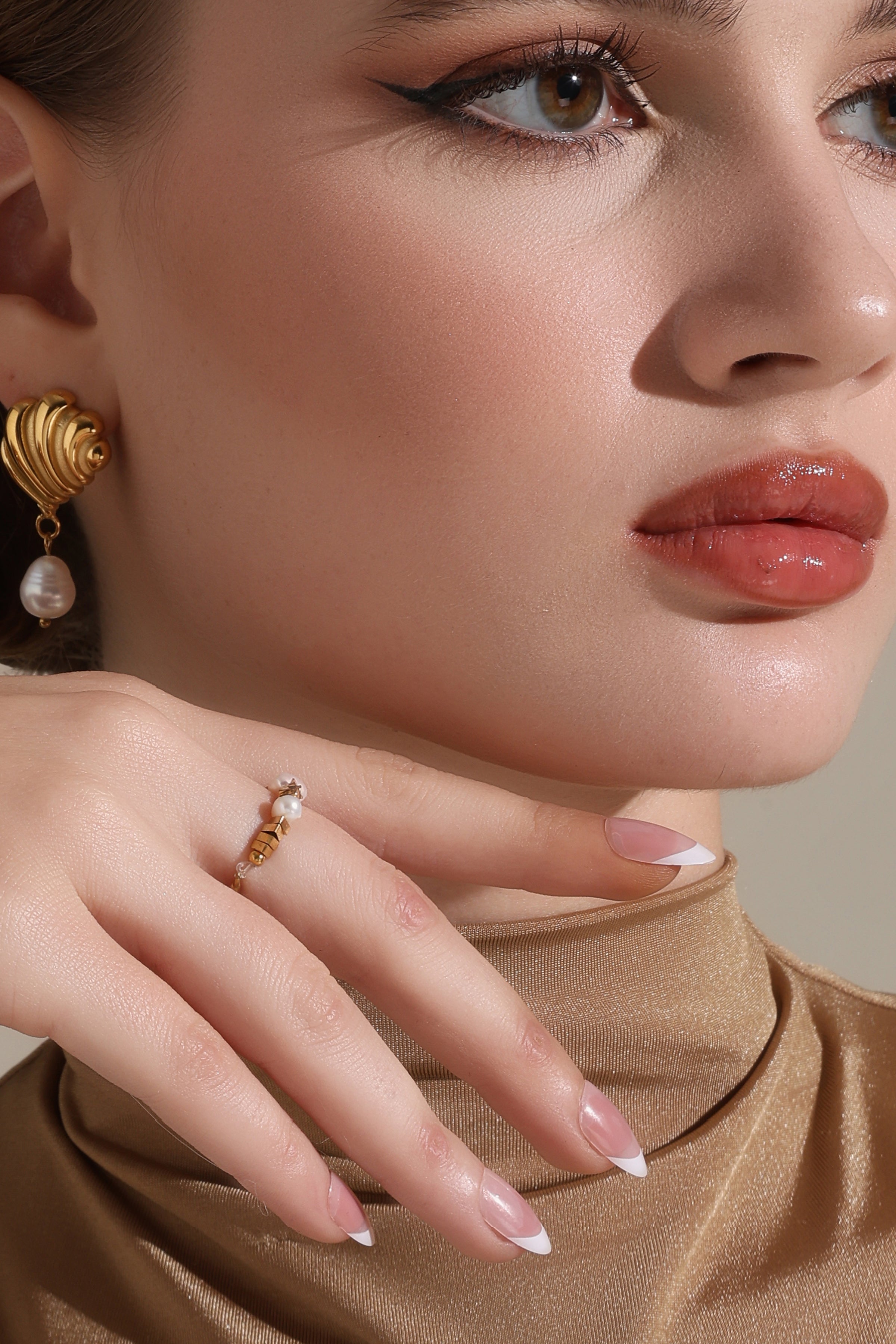 ELASTIC ELEGANCE