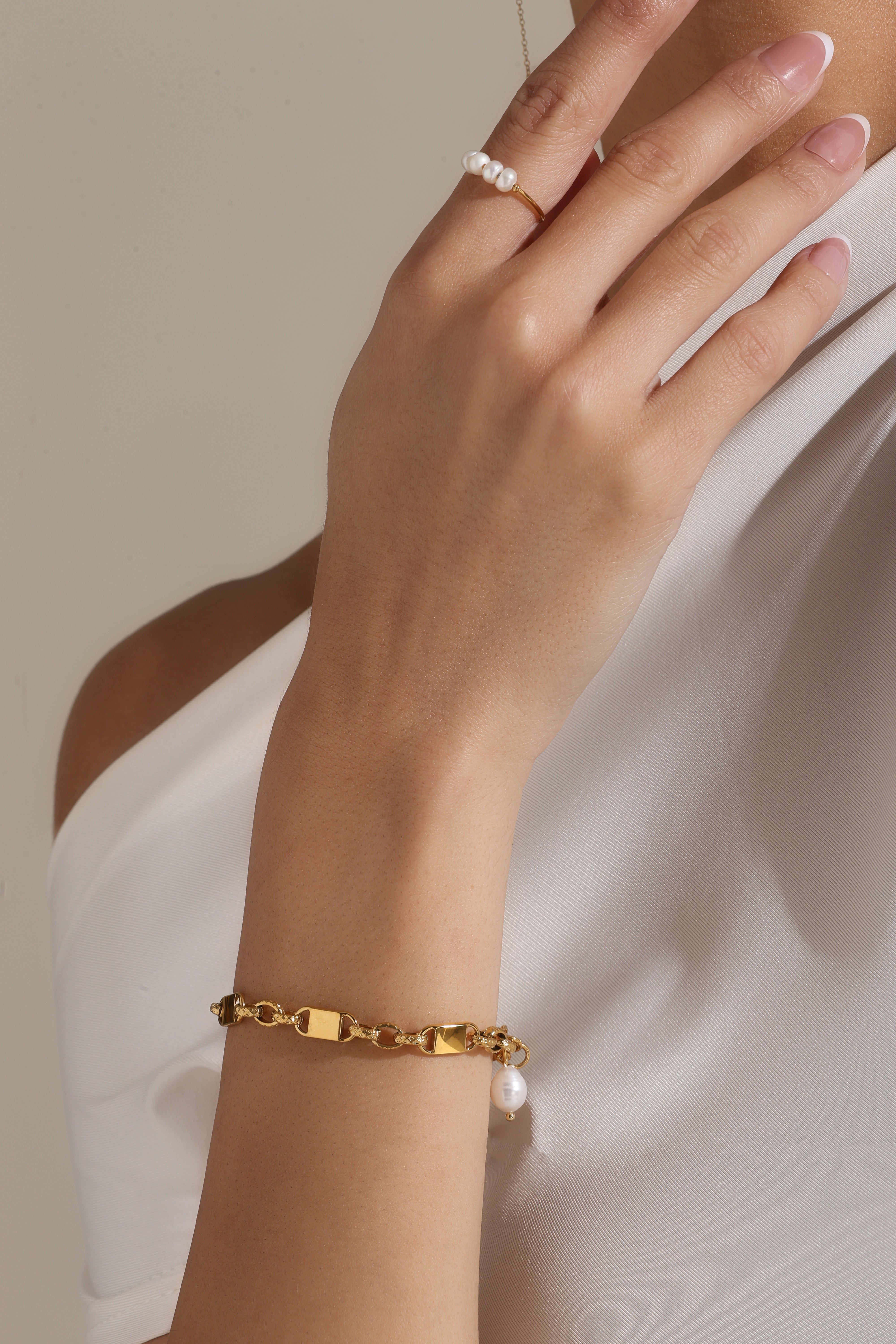 MINIMALIST RADIANCE