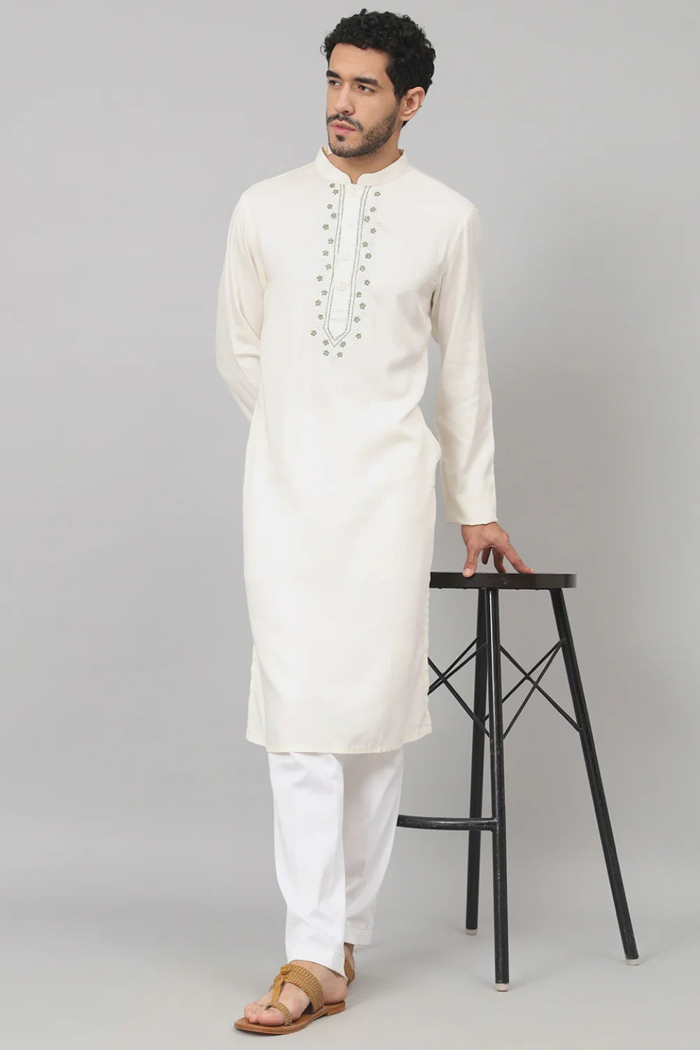 Ivoor Floral neckline embroidered cotton kurta