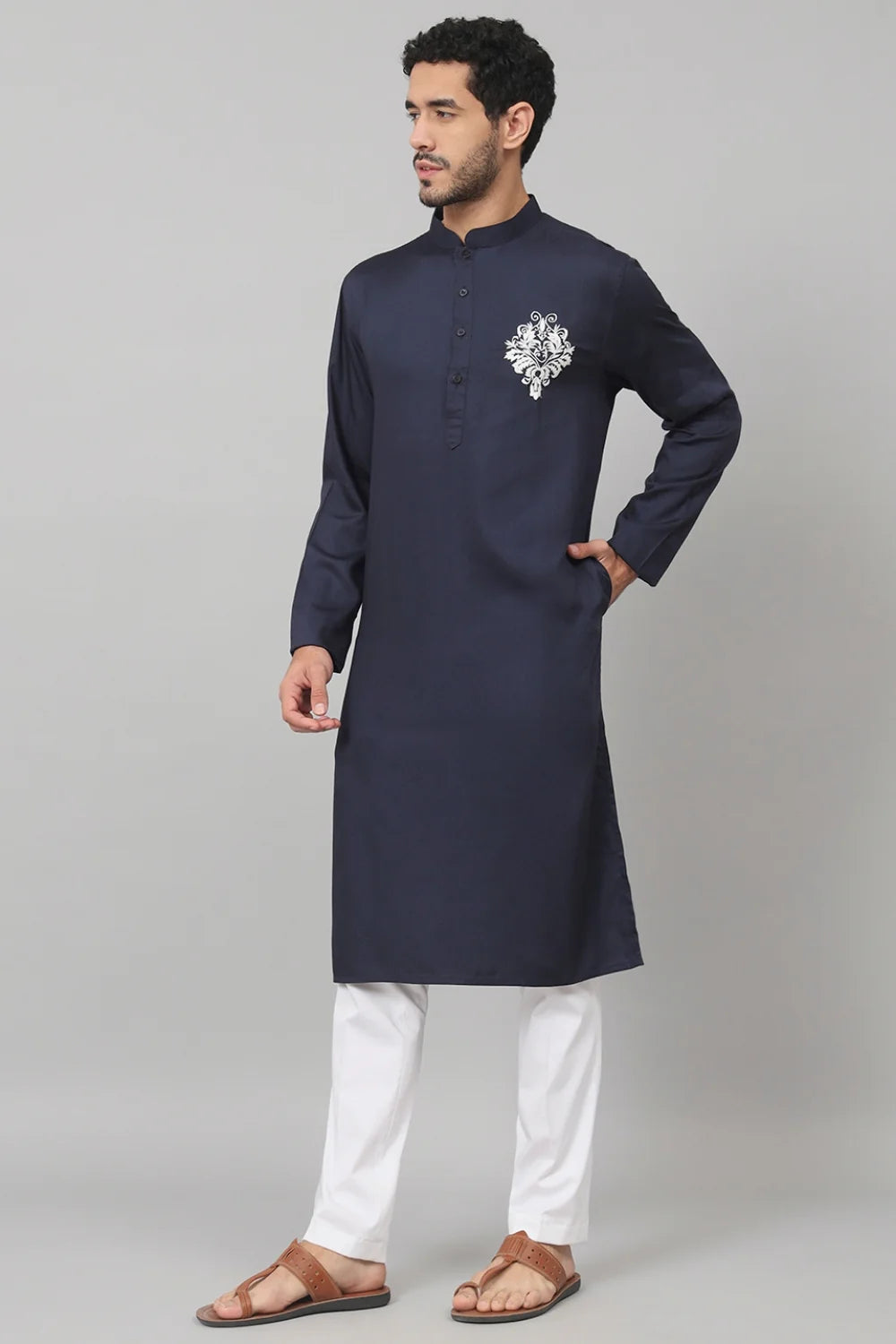 Blu navy Classic cotton kurta with single motif embroidery