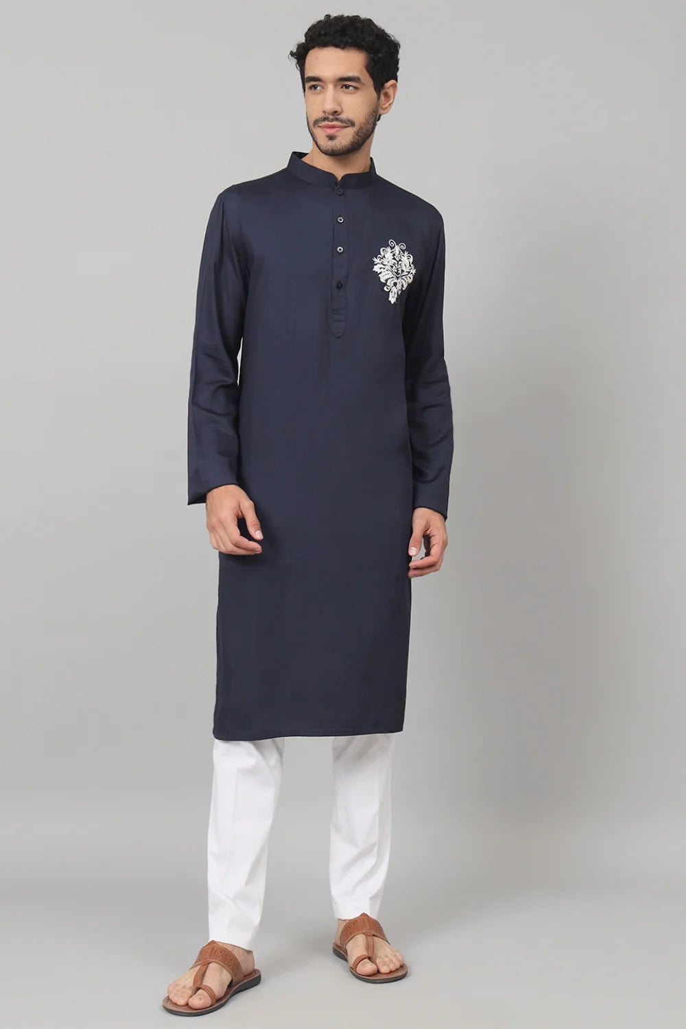 Blu navy Classic cotton kurta with single motif embroidery