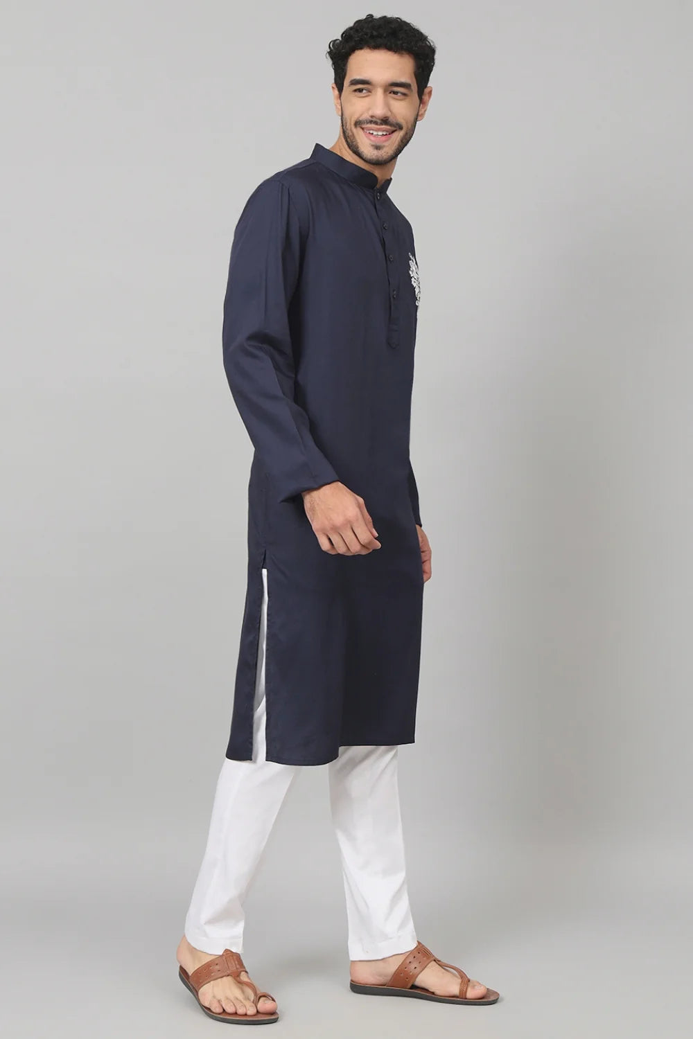 Blu navy Classic cotton kurta with single motif embroidery