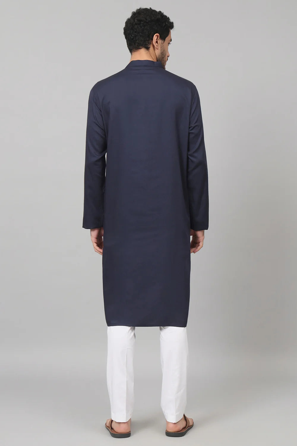Marinho Neckline embroidered cotton kurta