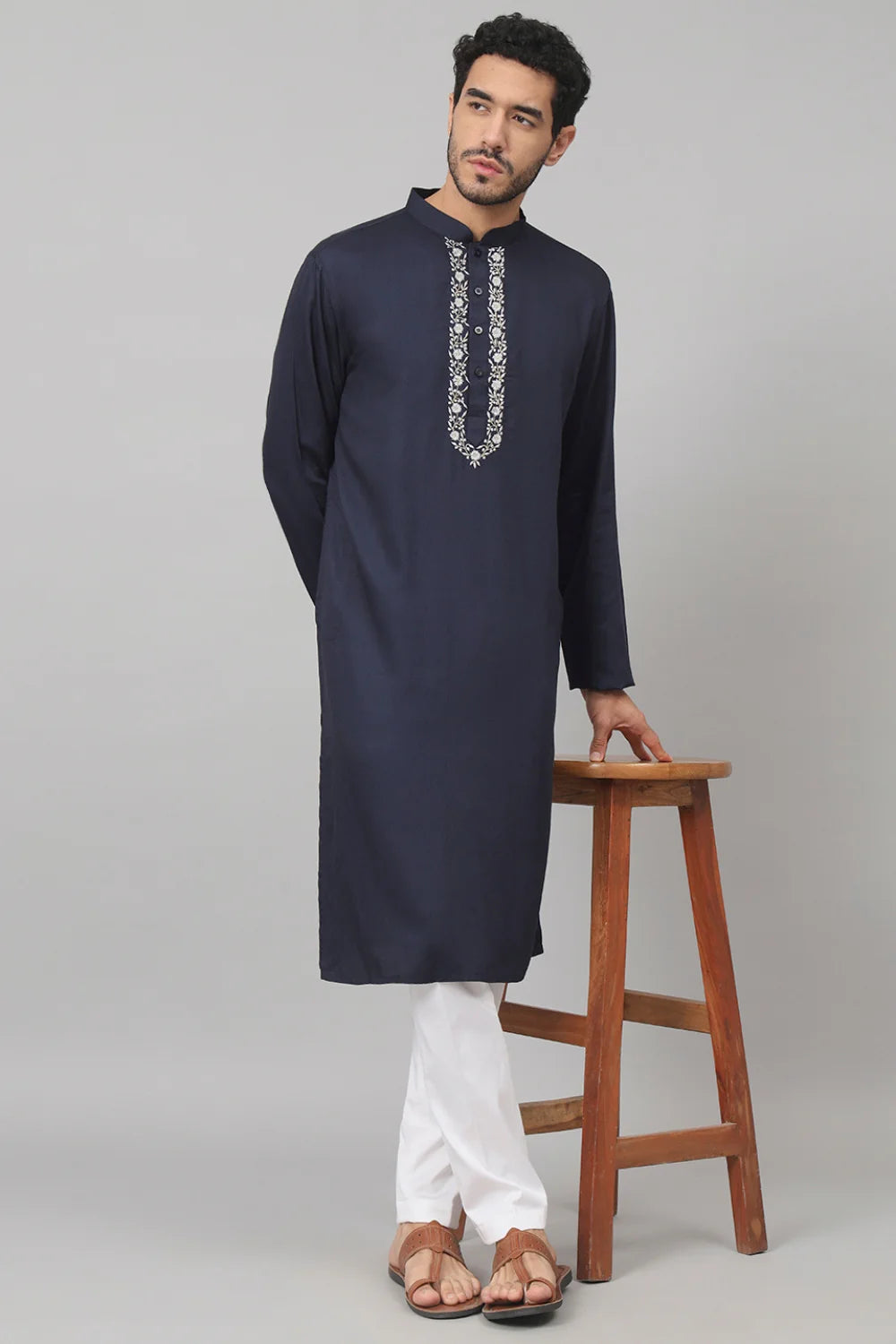 Marinho Neckline embroidered cotton kurta