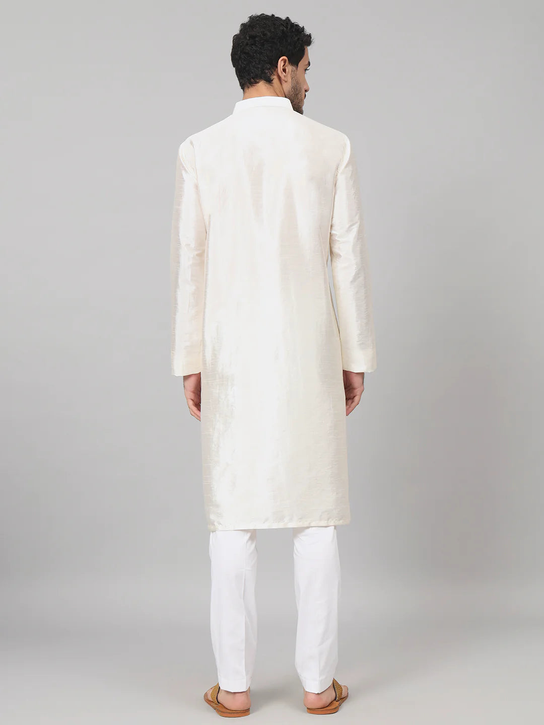 Ivoire Contours patels embroidered silk kurta