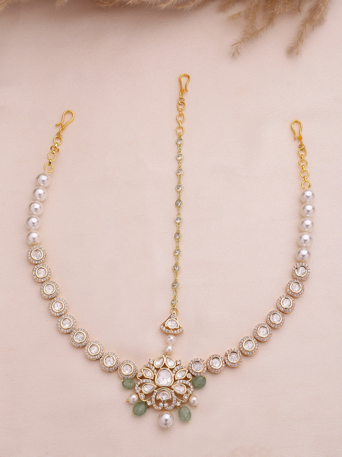 Xago Traditional Kundan Maangtikka with Matha- Patti with Pearl Detailing.