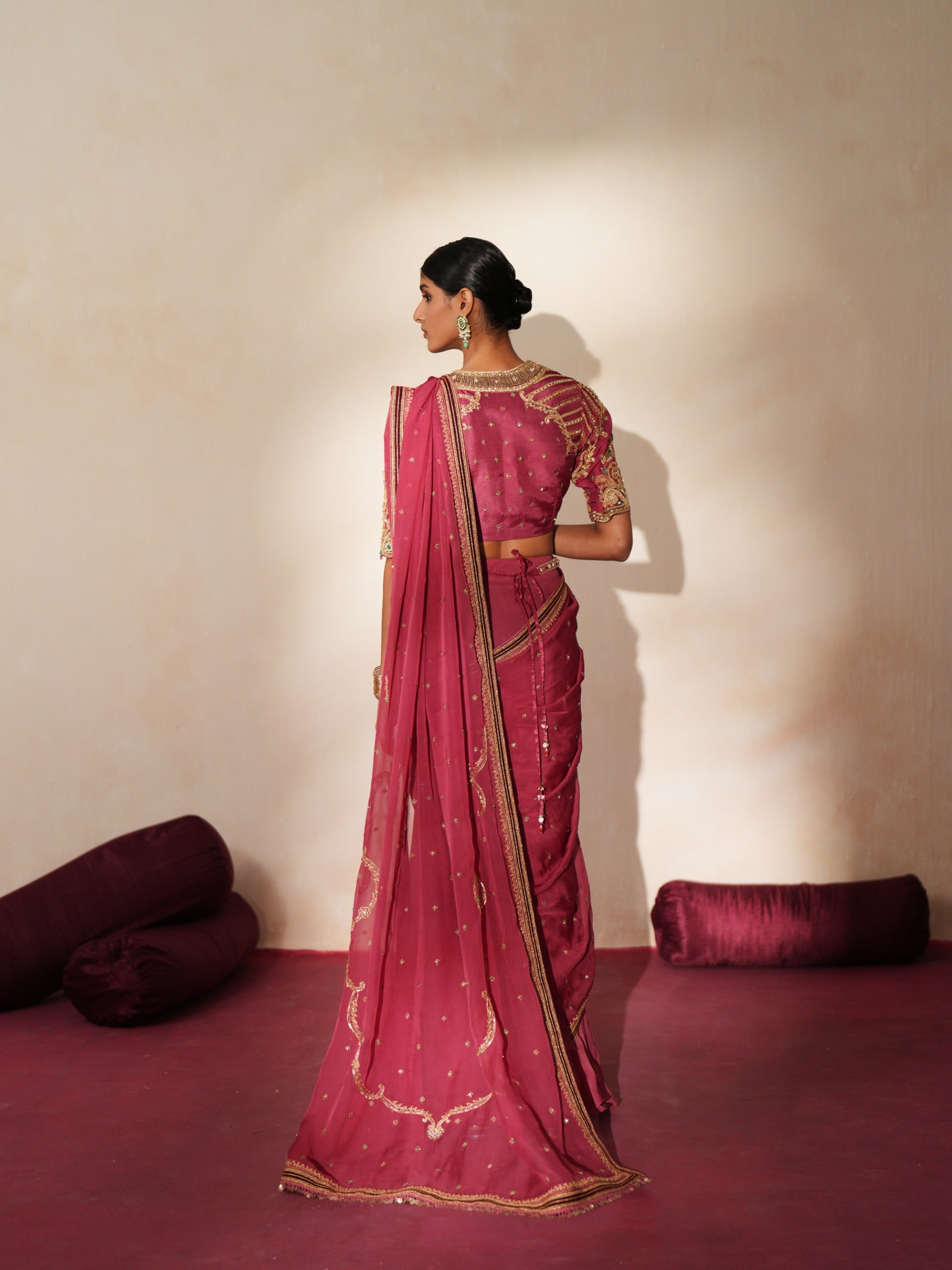 Nayaab Concept Saree Set