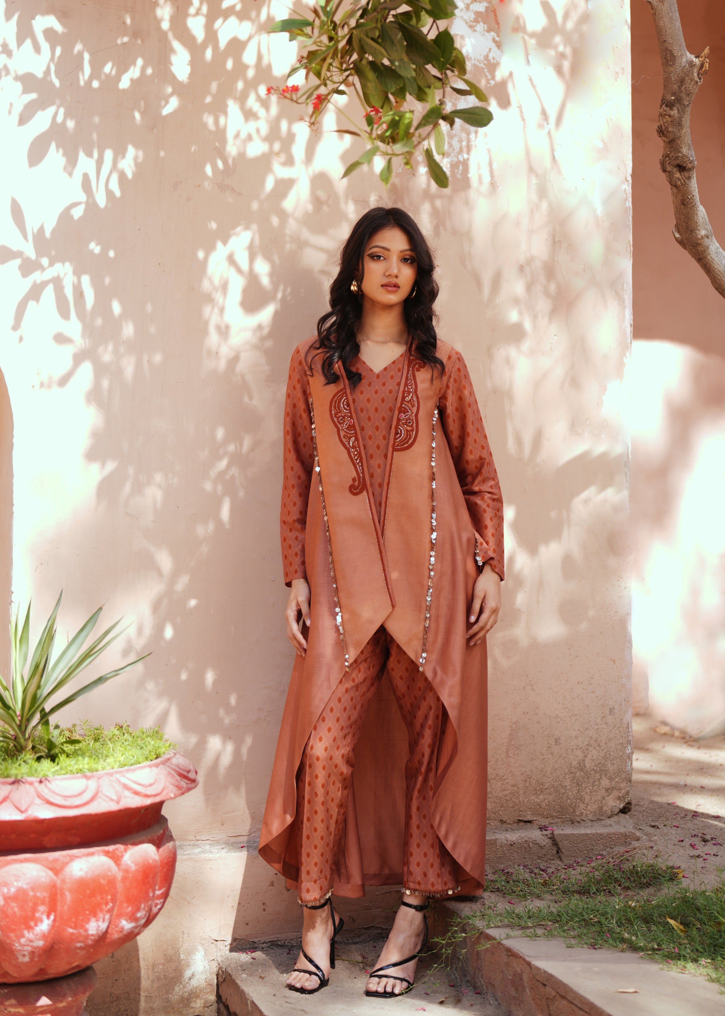 Mocha chanderi embroidred kurta set