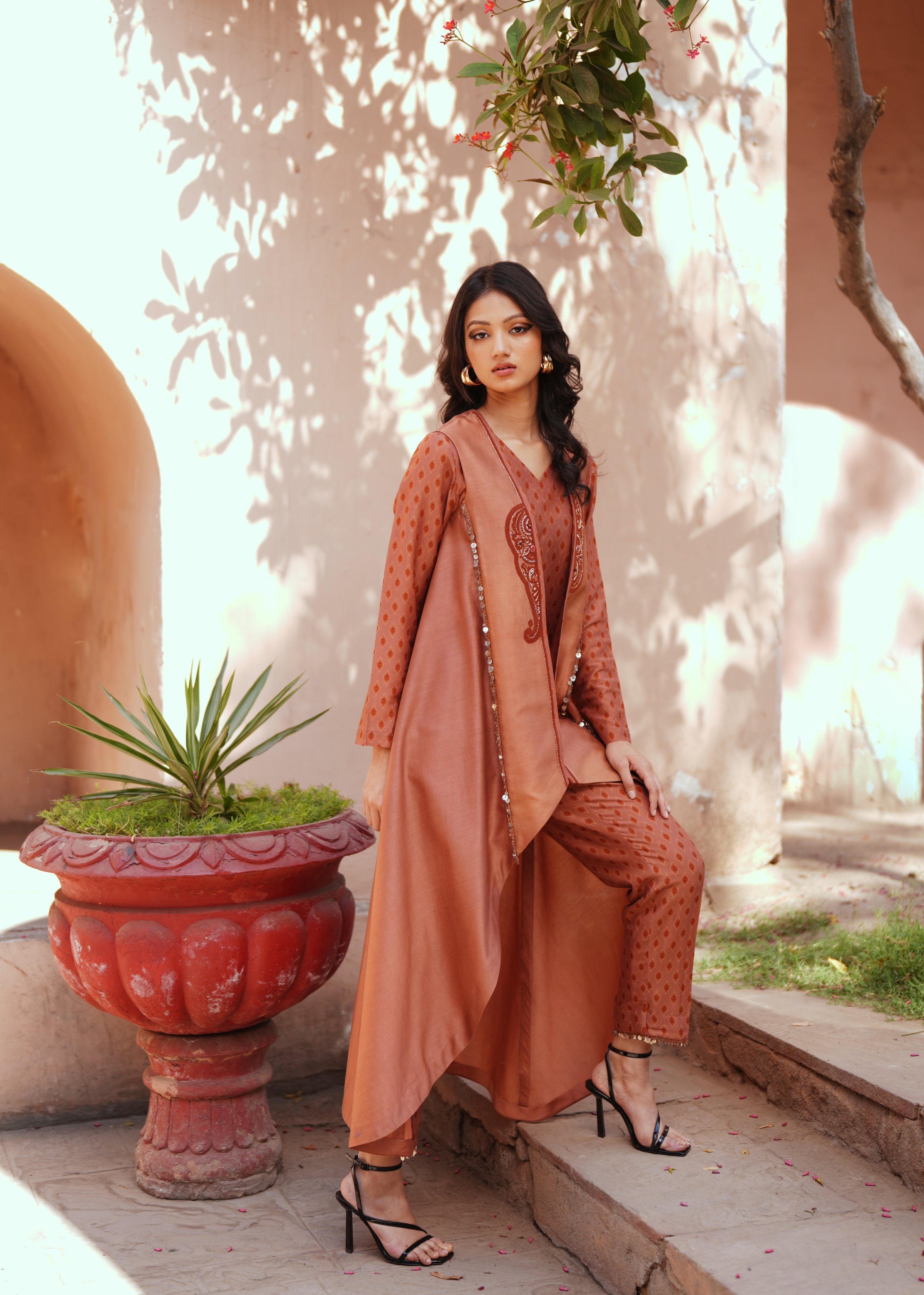 Mocha chanderi embroidred kurta set
