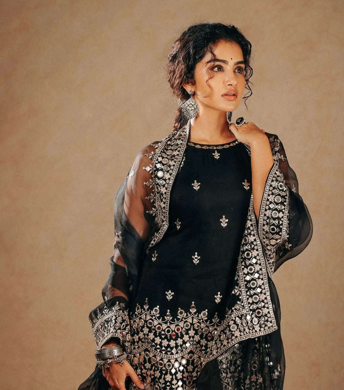 Anupama Parameswaran in Yukta Sharara Set