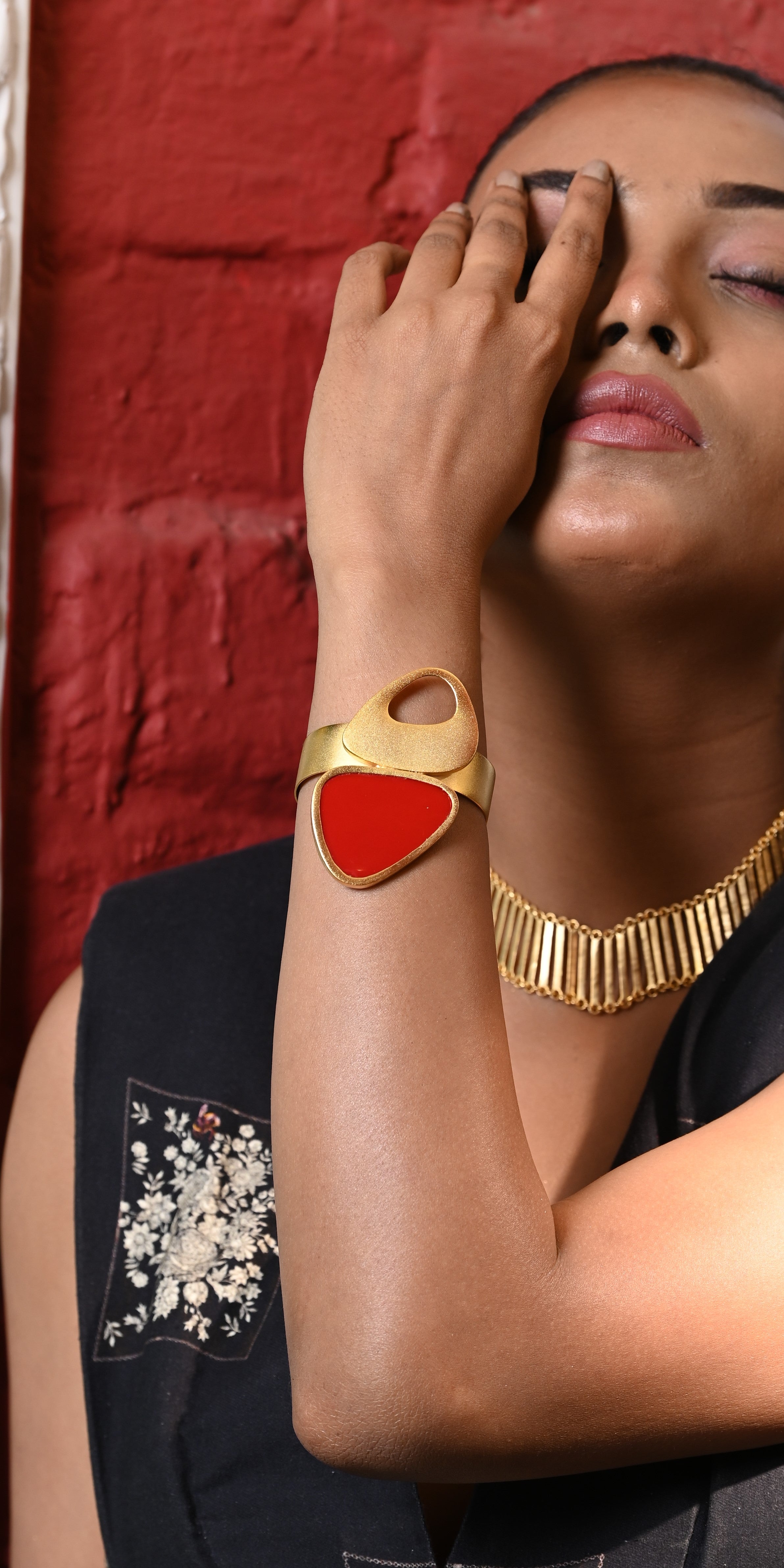 RED ADMIRATION EARRING