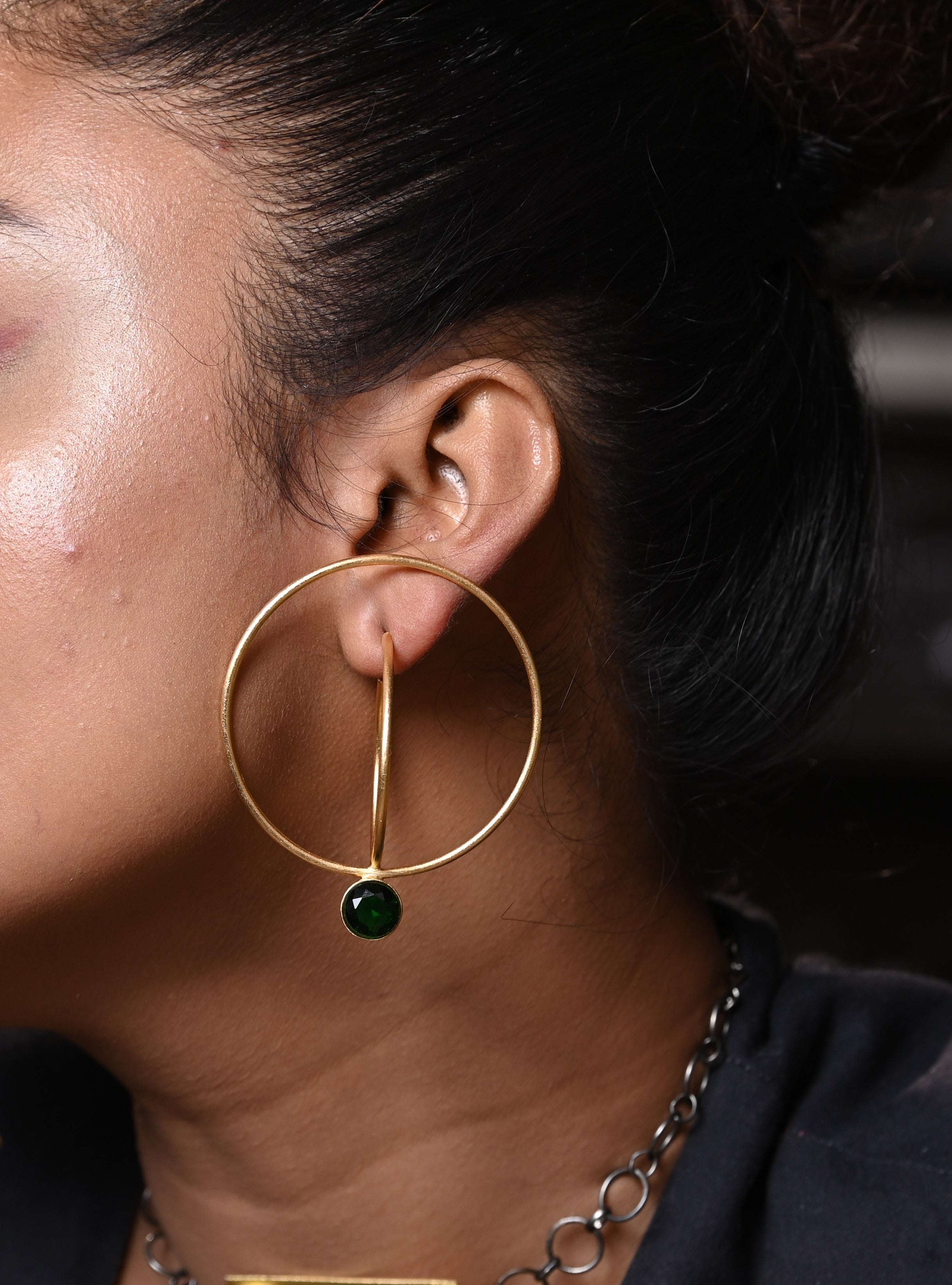 NATURAL ELEGANCE LOOP EARRING