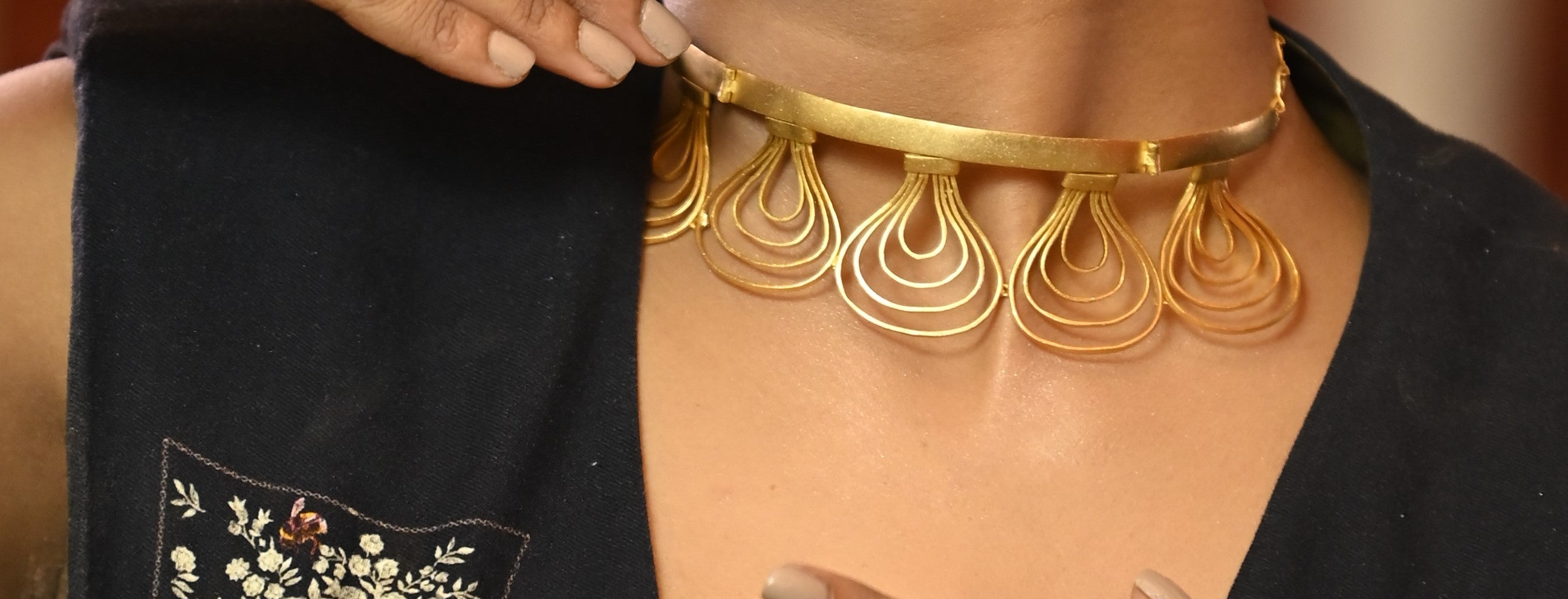 GOLDEN GROOVE CHOKER