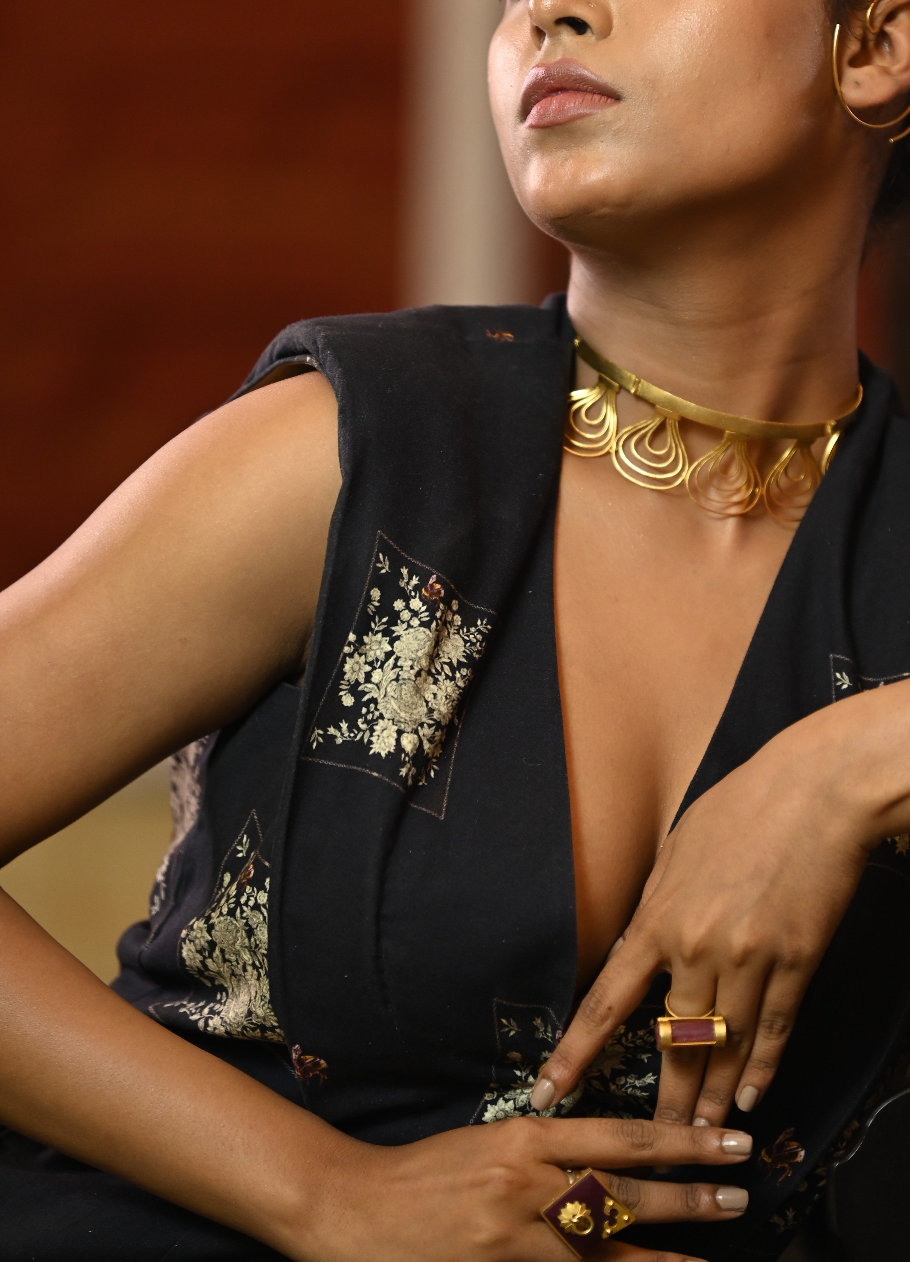 GOLDEN GROOVE CHOKER