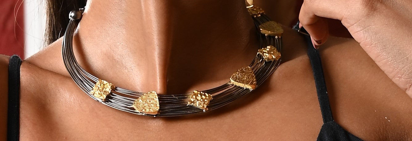 MESHED NECKPIECE