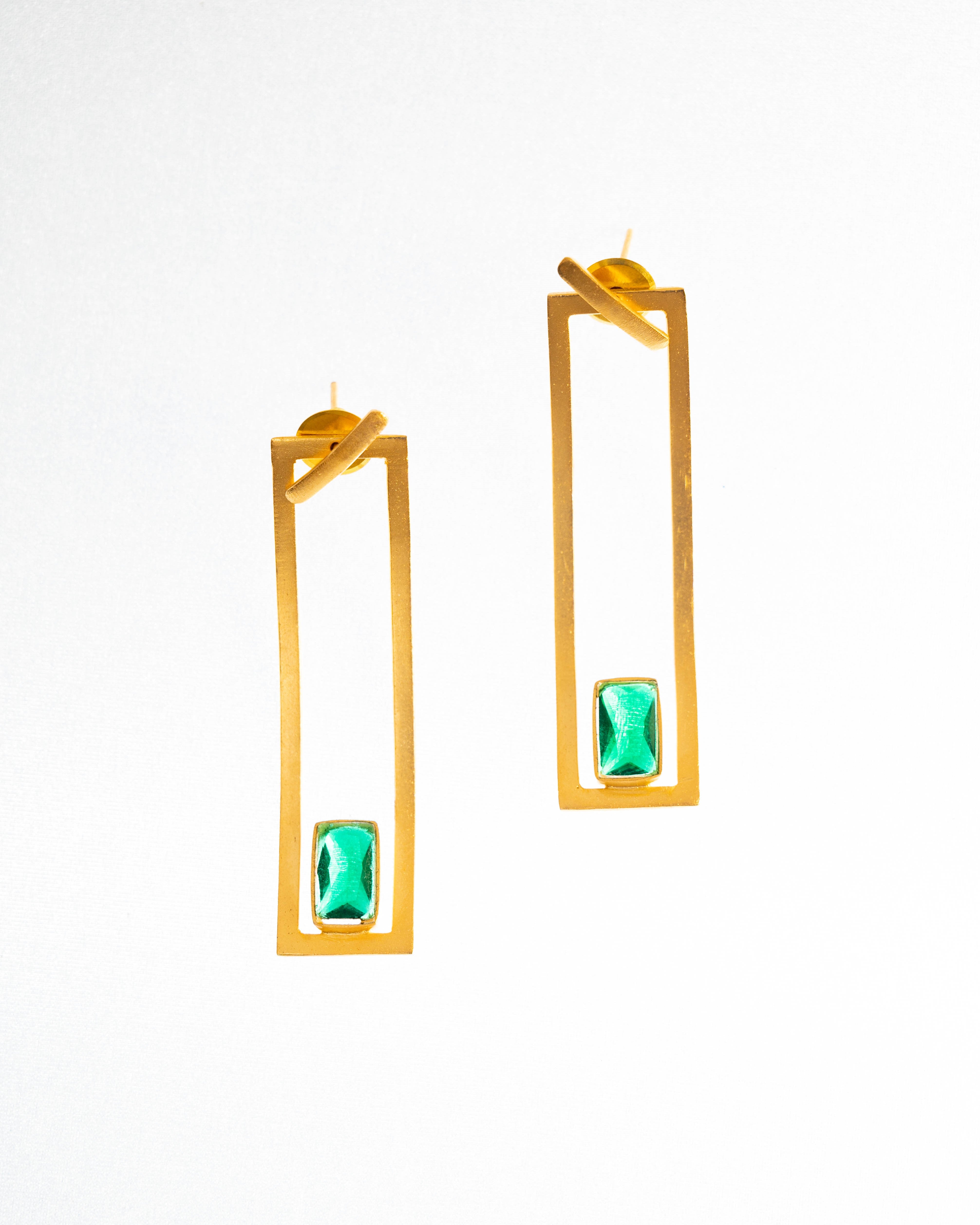 EMERALD ELEGANCE GREEN HANGING EARRING