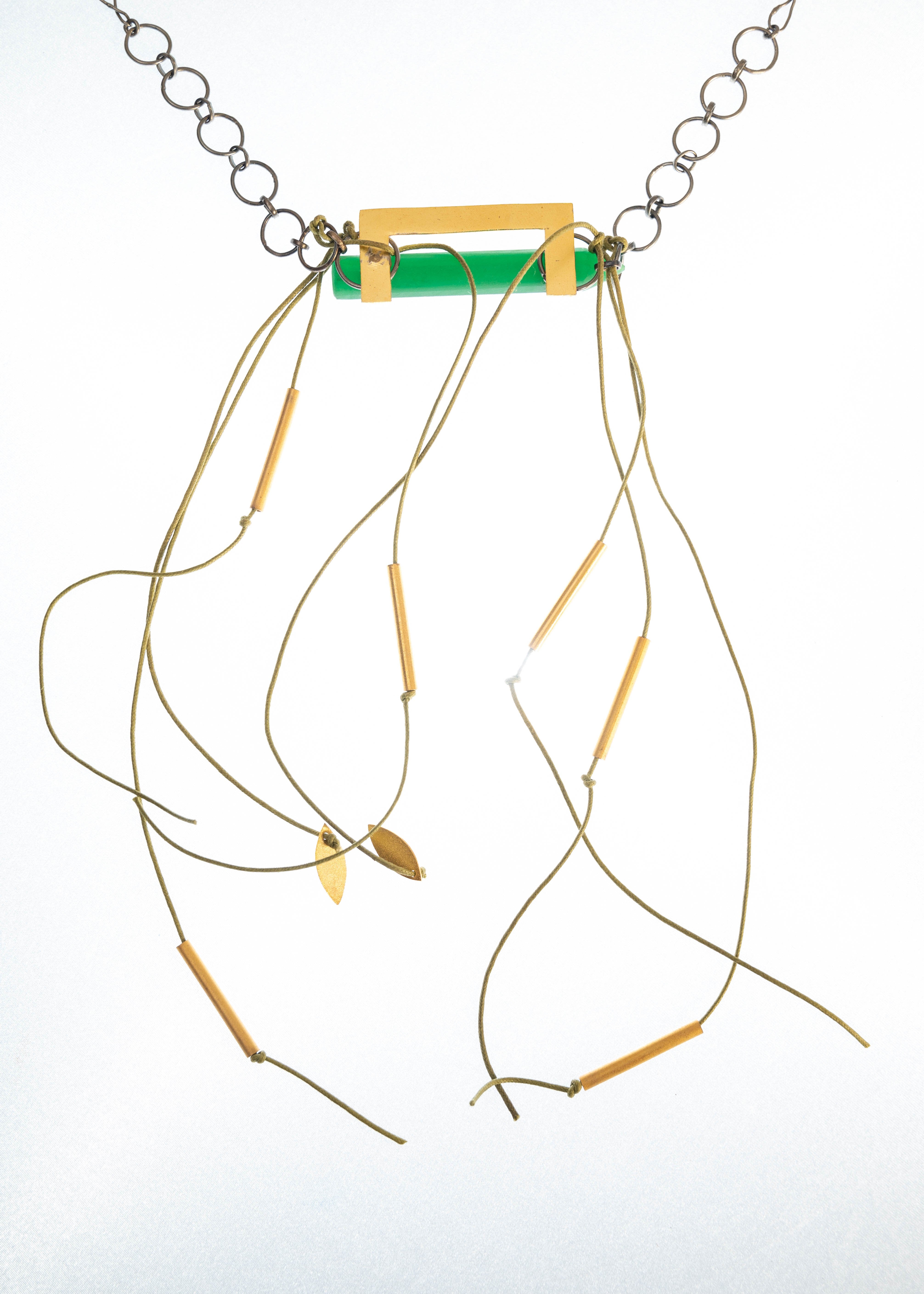 SLEEK CHIC MINIMALIST CHOKER