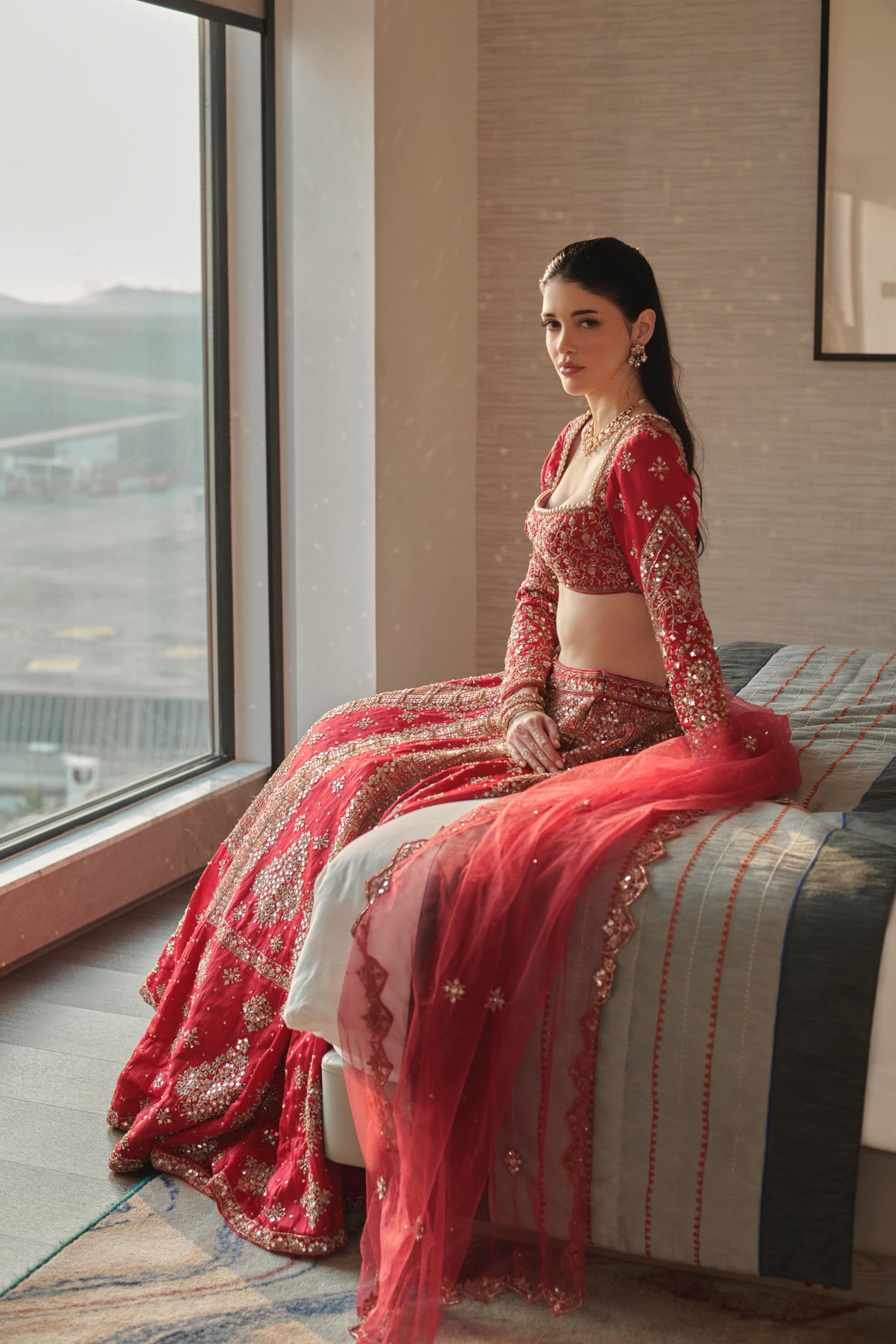 Aayna Lehenga Set. 3 (Lehenga + Blouse + Dupatta)