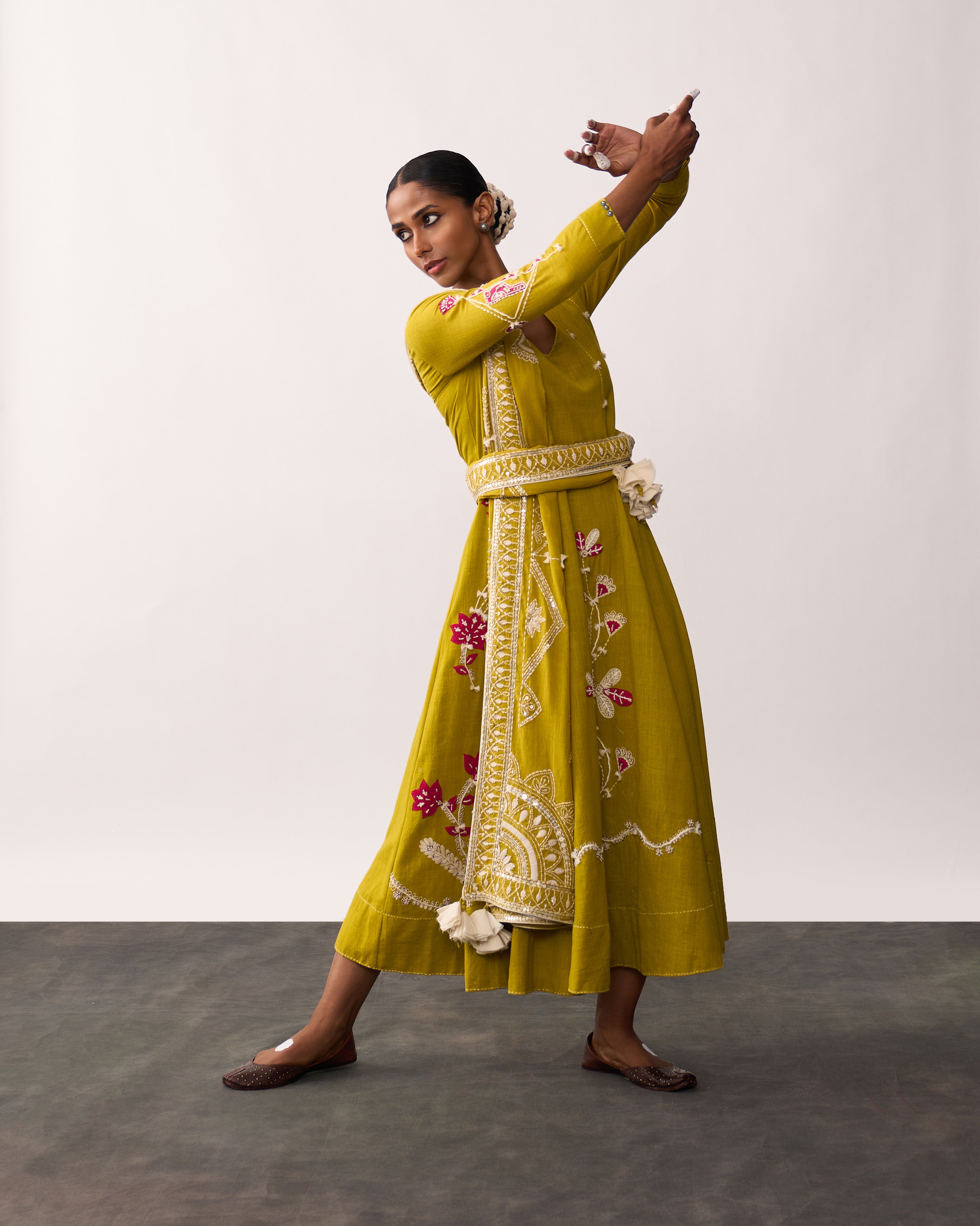 RANI LAXMI Yellow Hand-spun Embroidered Dupatta