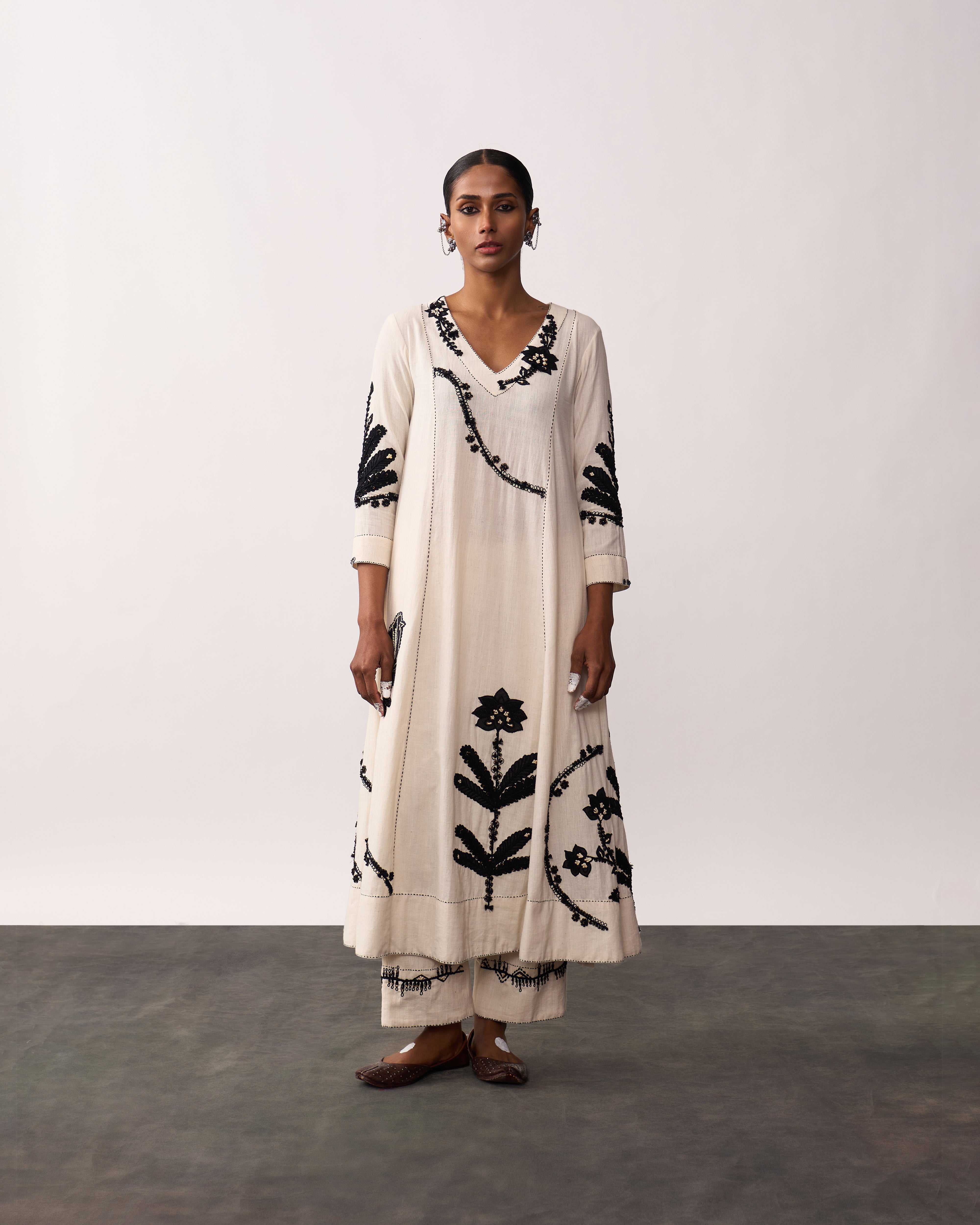 SUCHETA Ivory Handspun Kurta Set
