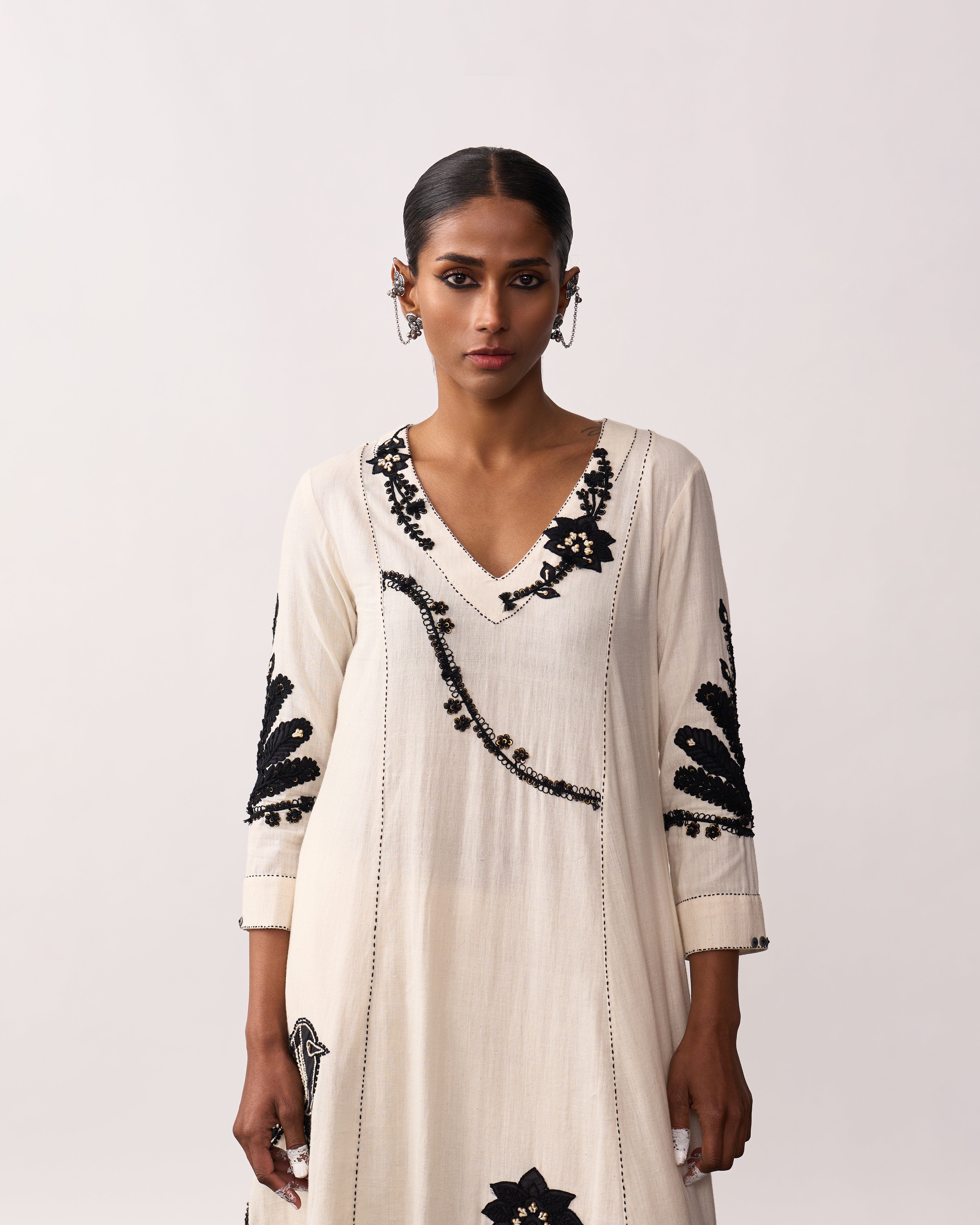 SUCHETA Ivory Handspun Kurta Set