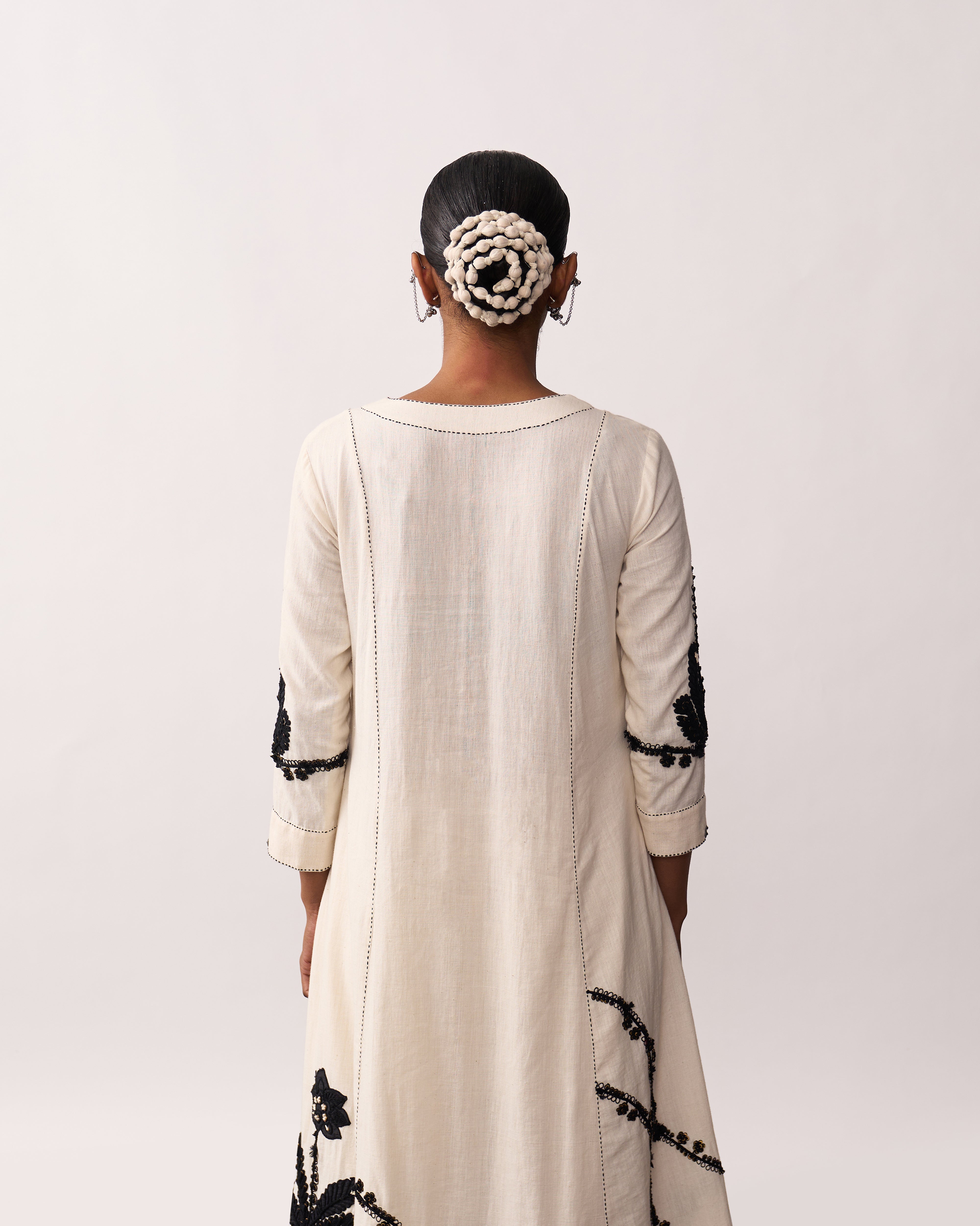 SUCHETA Ivory Handspun Kurta Set