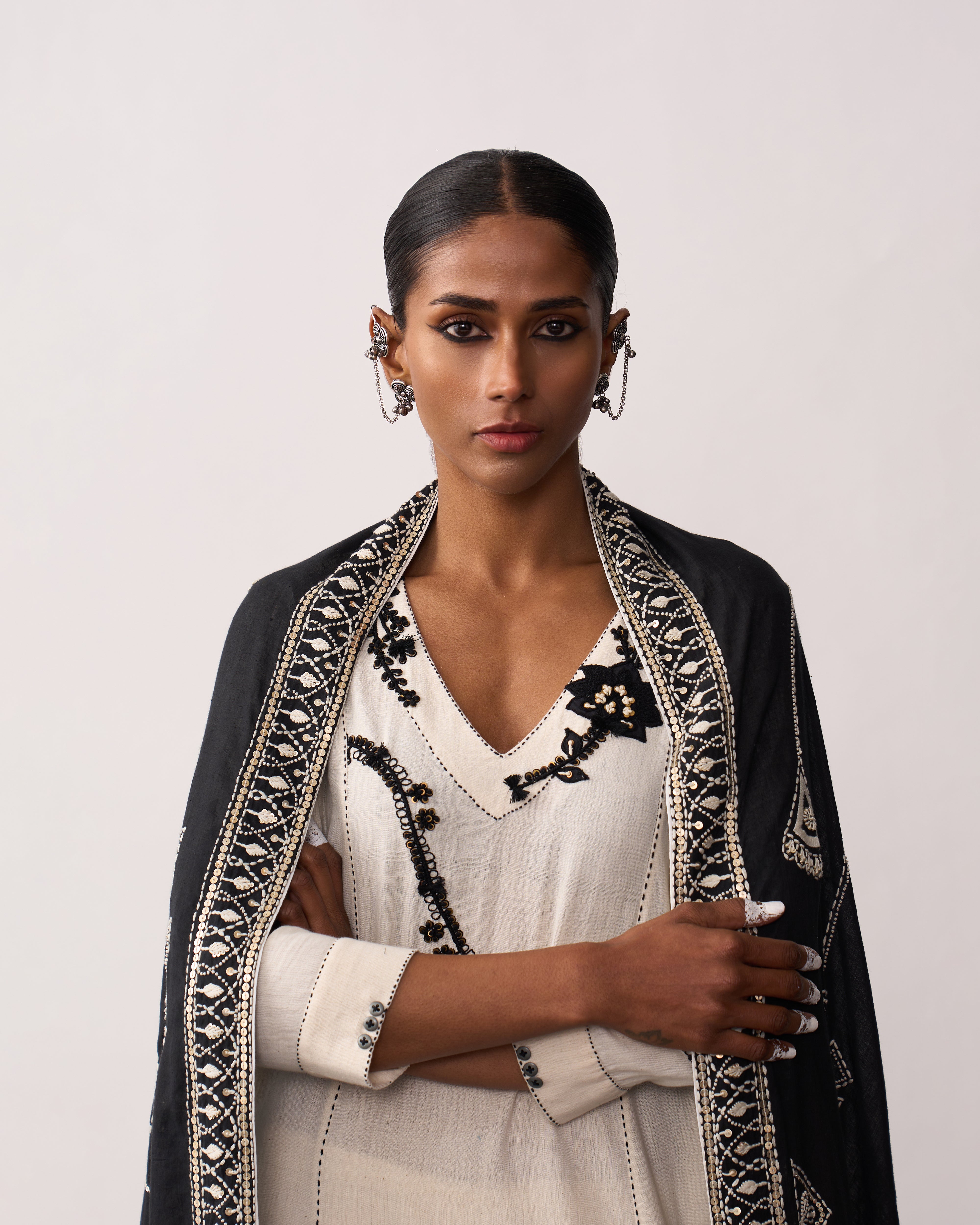 RANI LAXMI Black Hand-spun Embroidered Dupatta