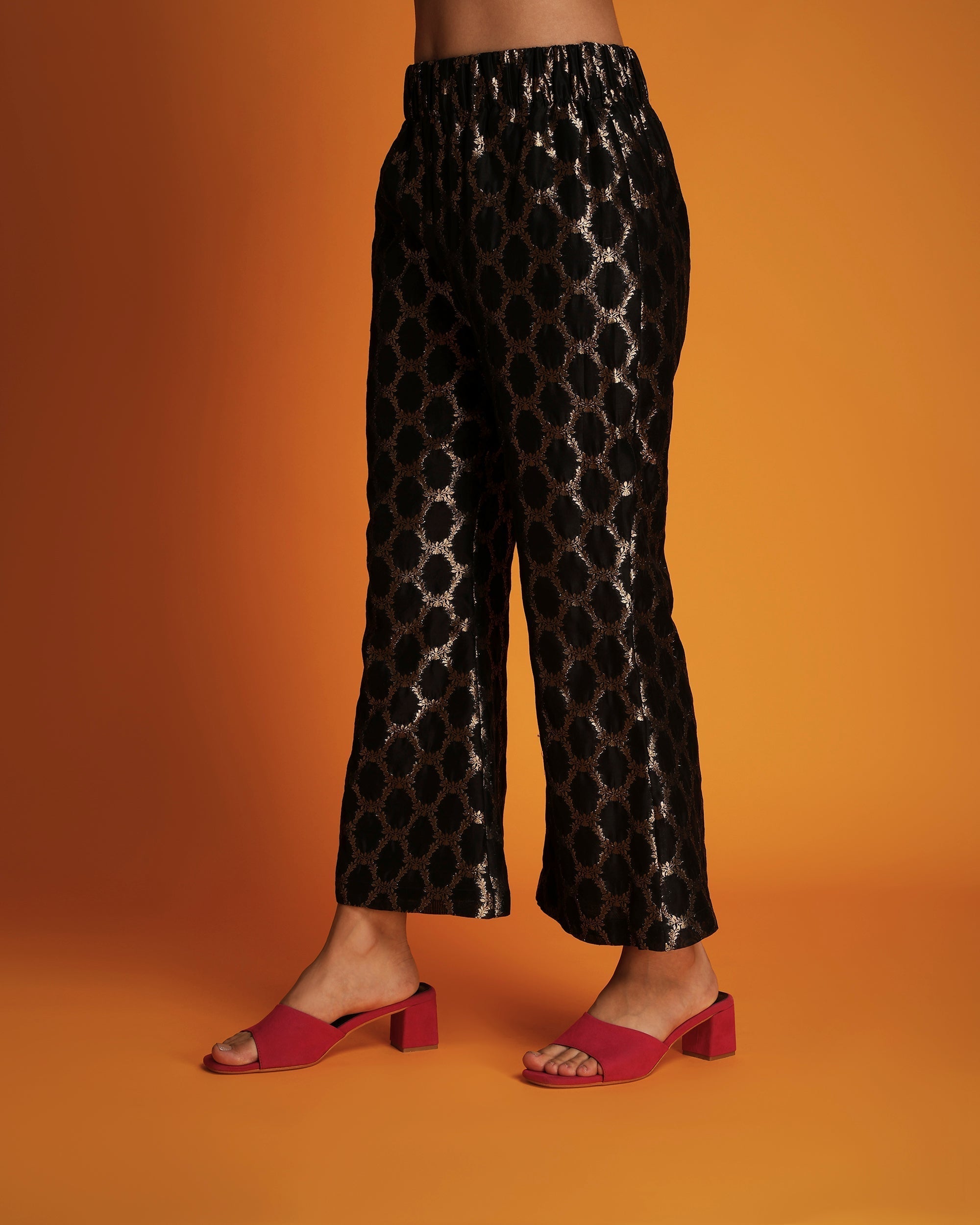 Black bell-bottom pants