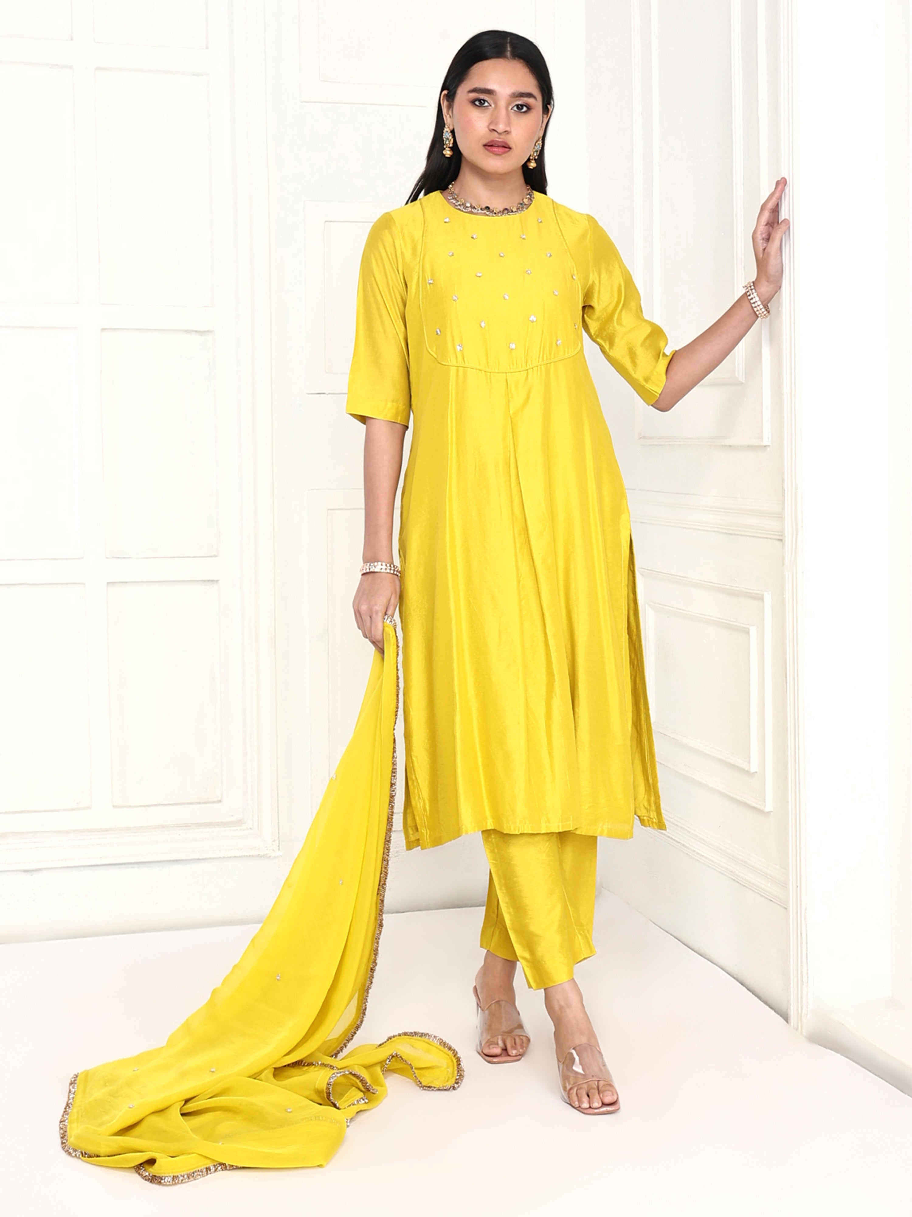 Straight tunic paired with pants and dupatta
