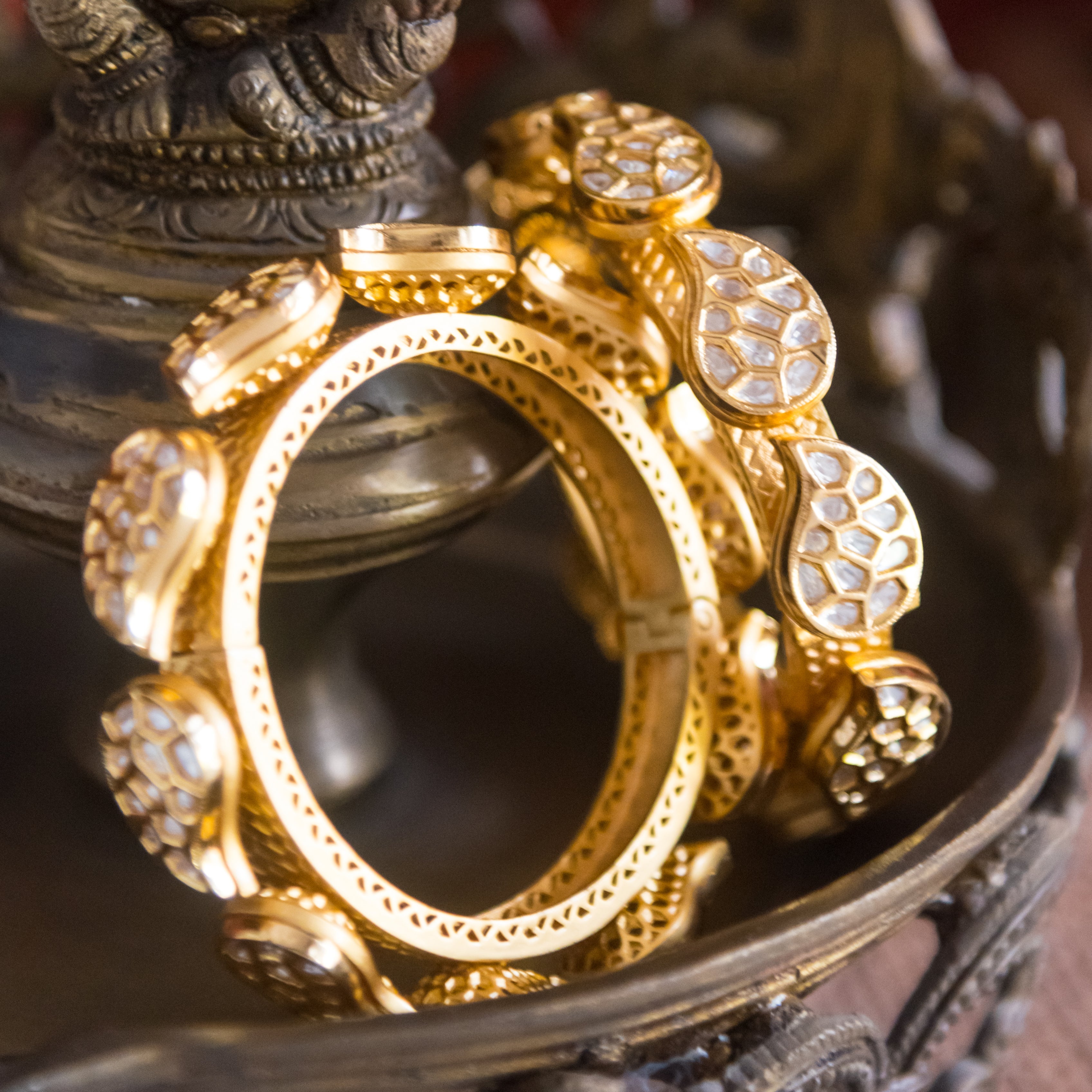 Anisha Paisley Kundan Kada