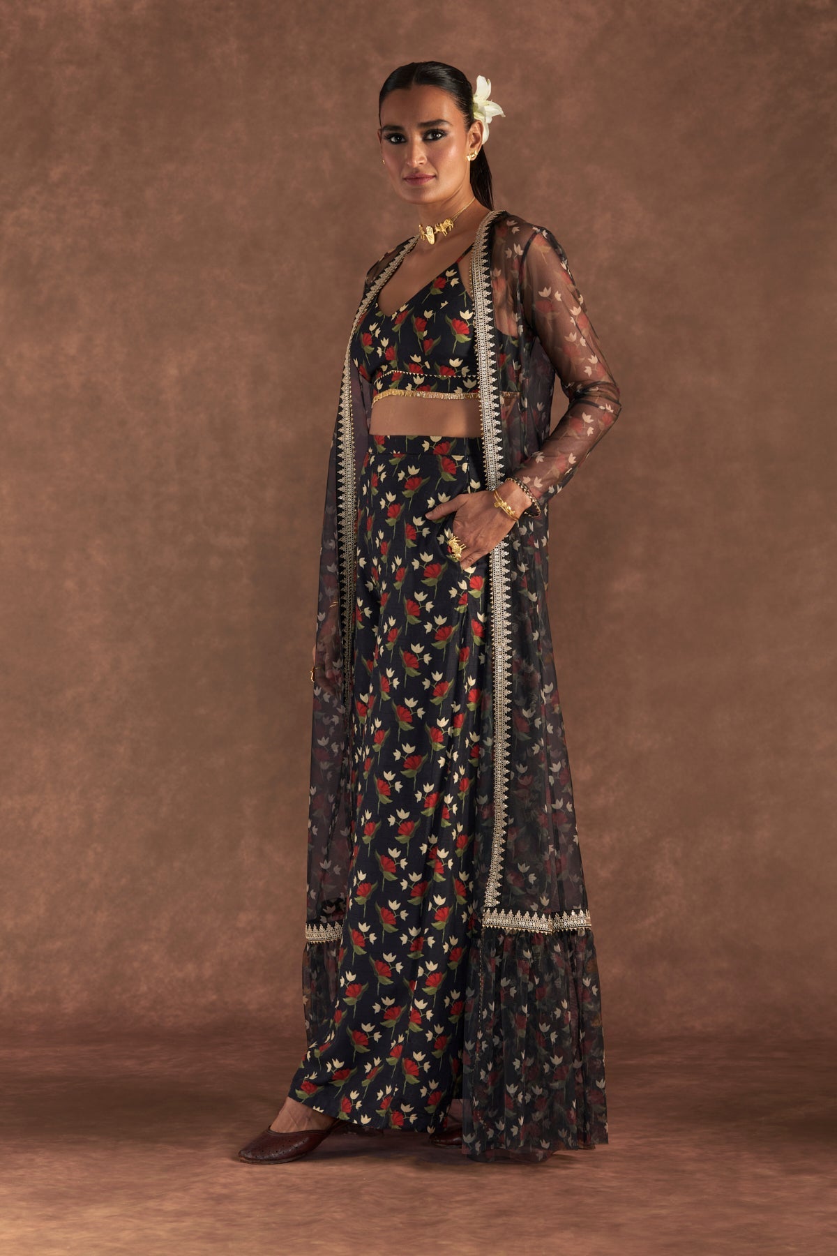 BLACK IRISBUD CAPE SET