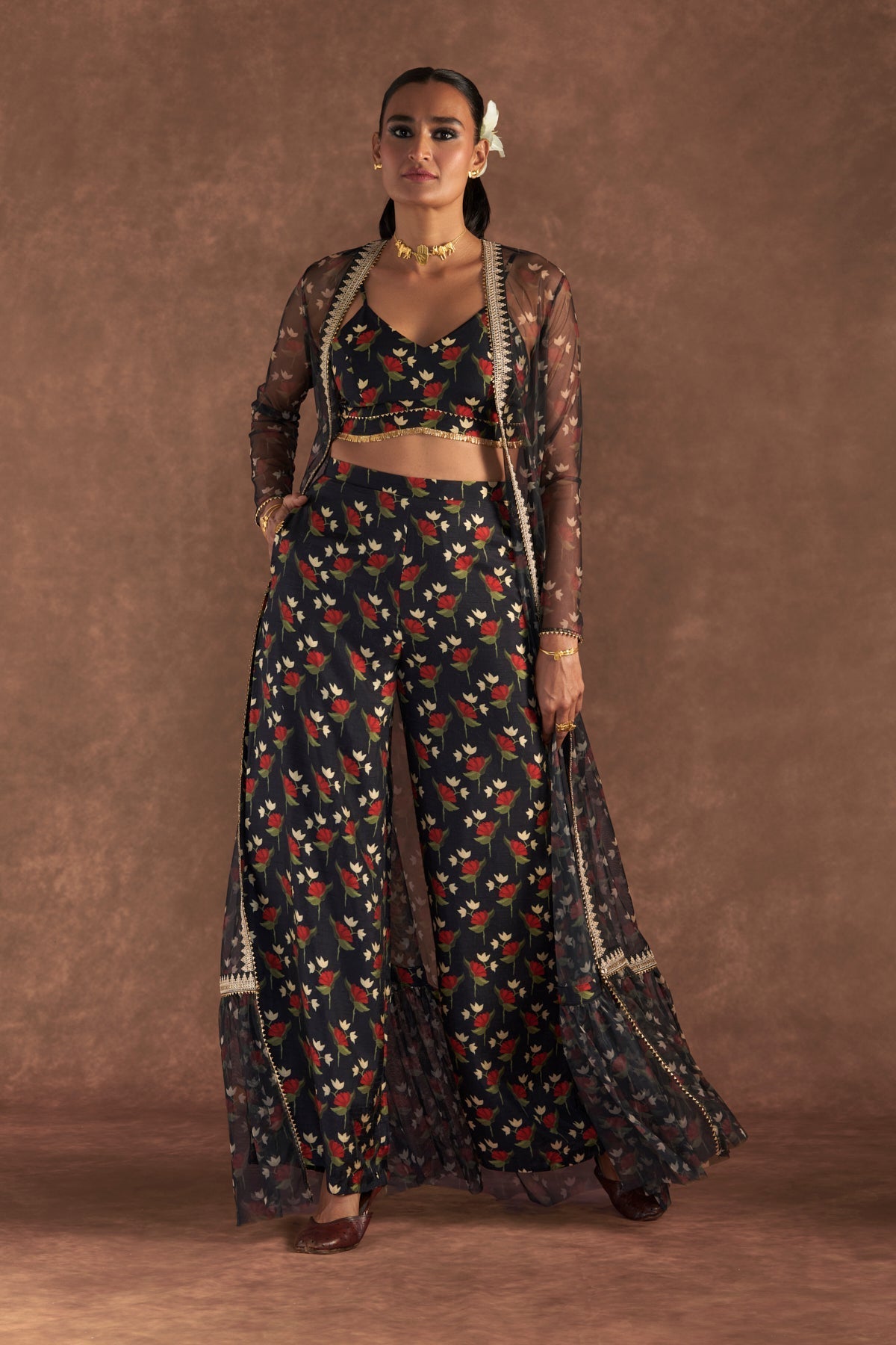 BLACK IRISBUD CAPE SET