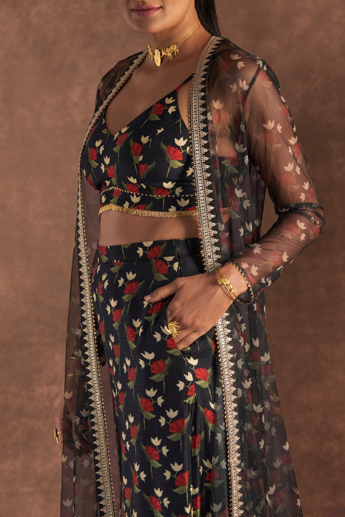 BLACK IRISBUD CAPE SET