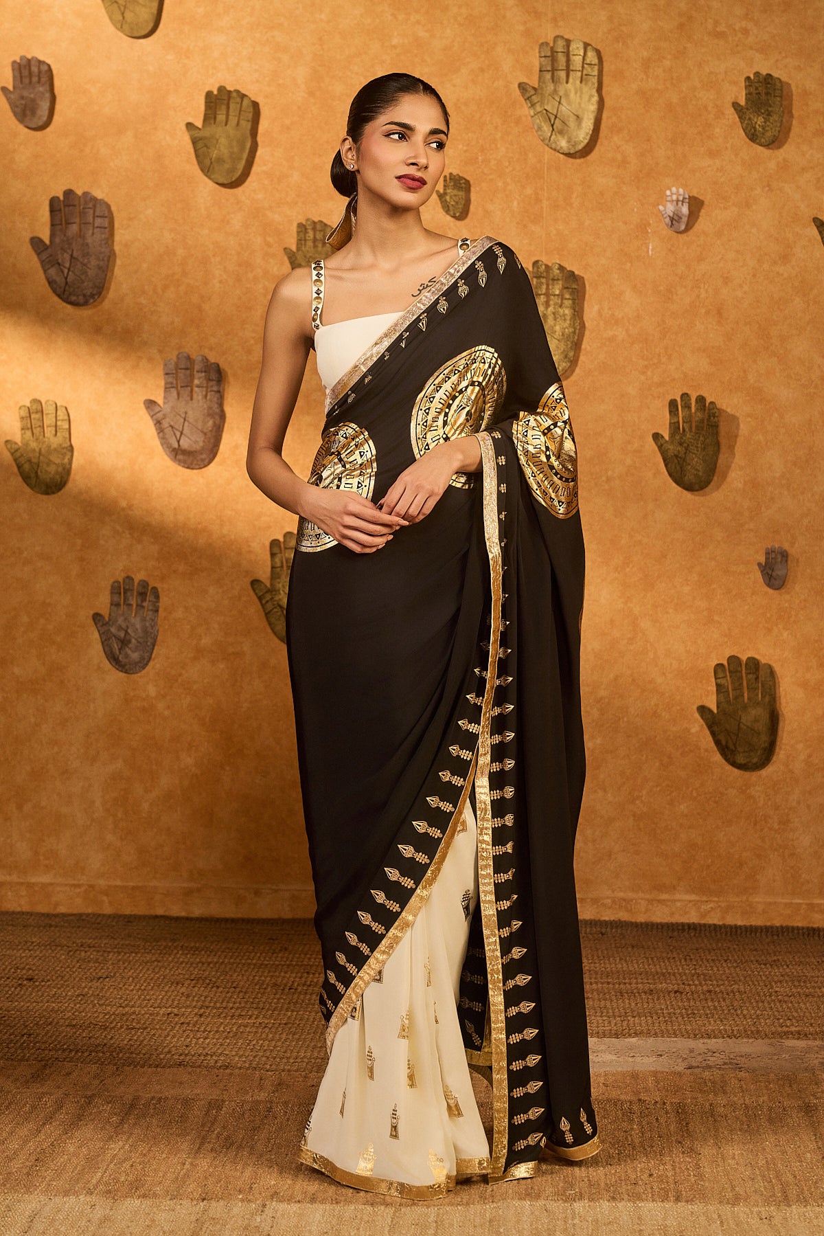 BLACK/WHITE MOON FISH SAREE