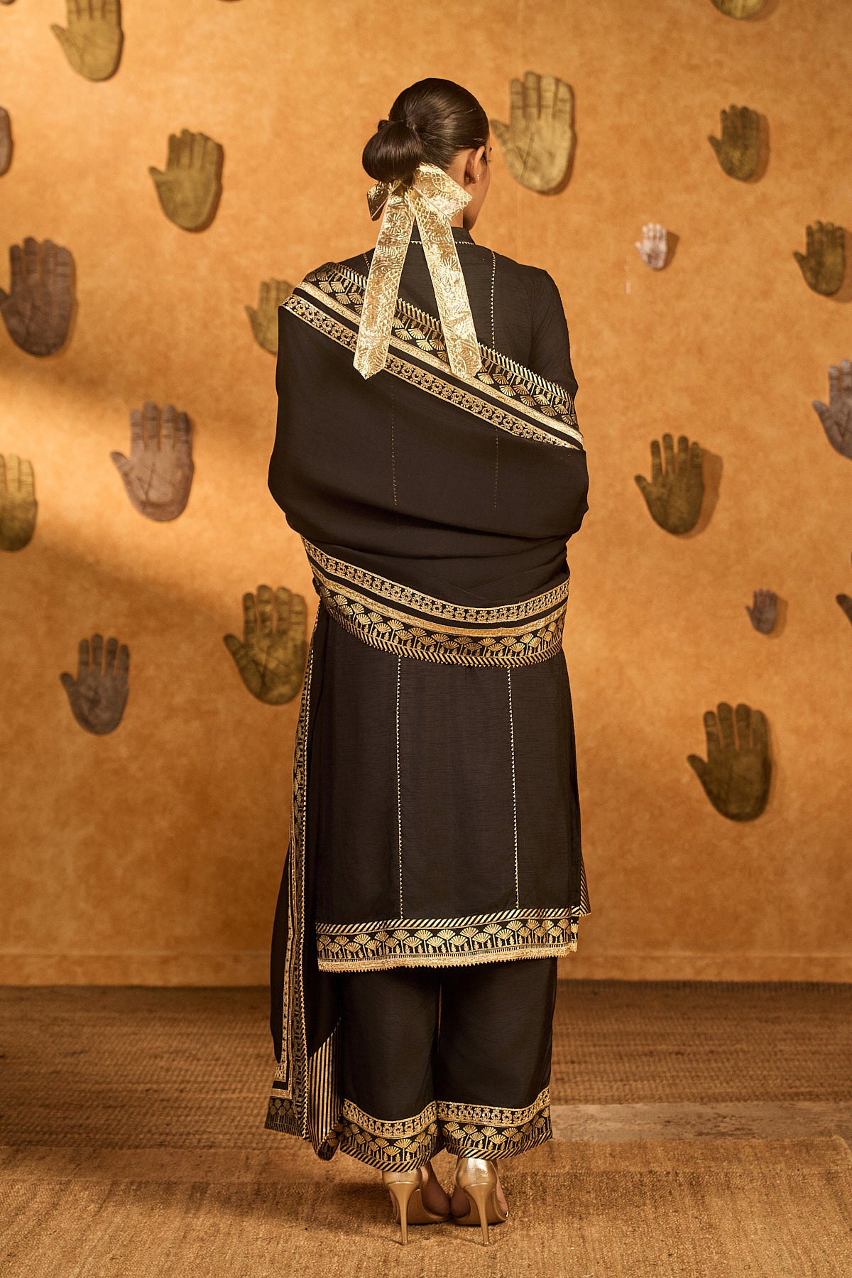 BLACK VASE CULOTTE SET