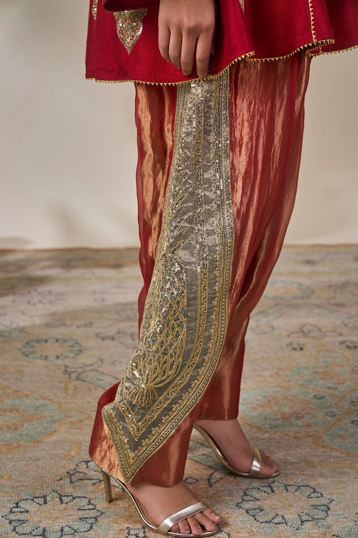 Laal Mehfil Kurta Set