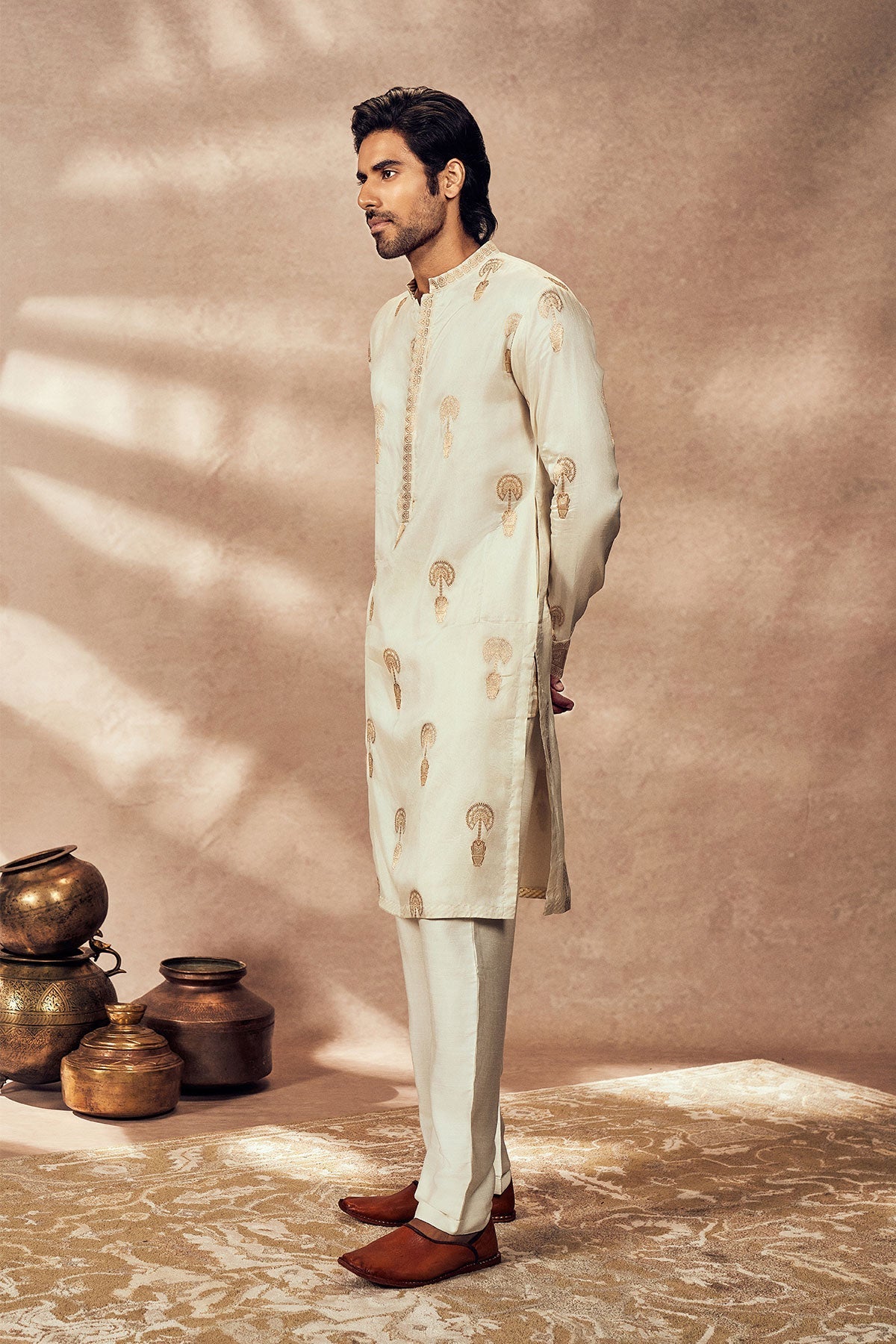 IVORY TRAVELLER'S PALM JACQUARD KURTA