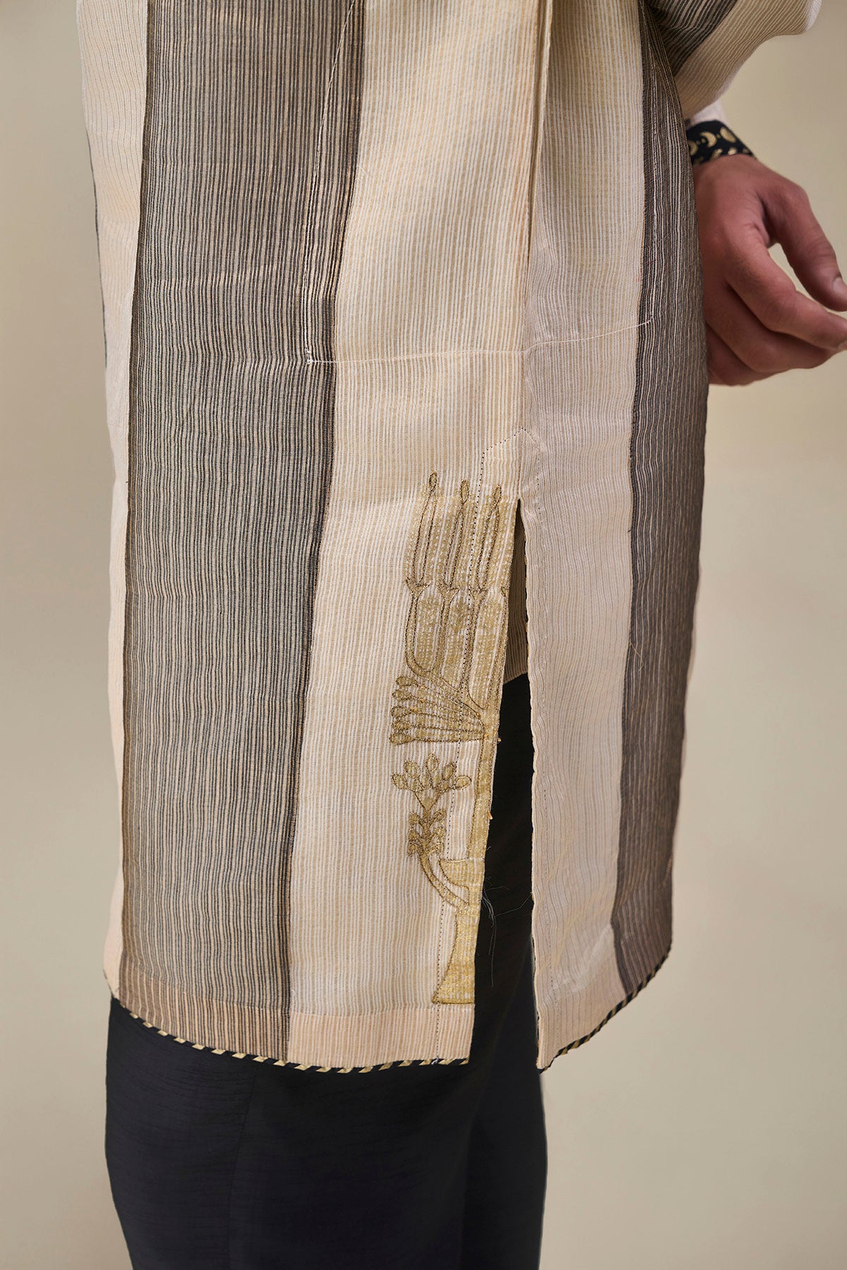 Palm Pillar Black & White Kurta Set