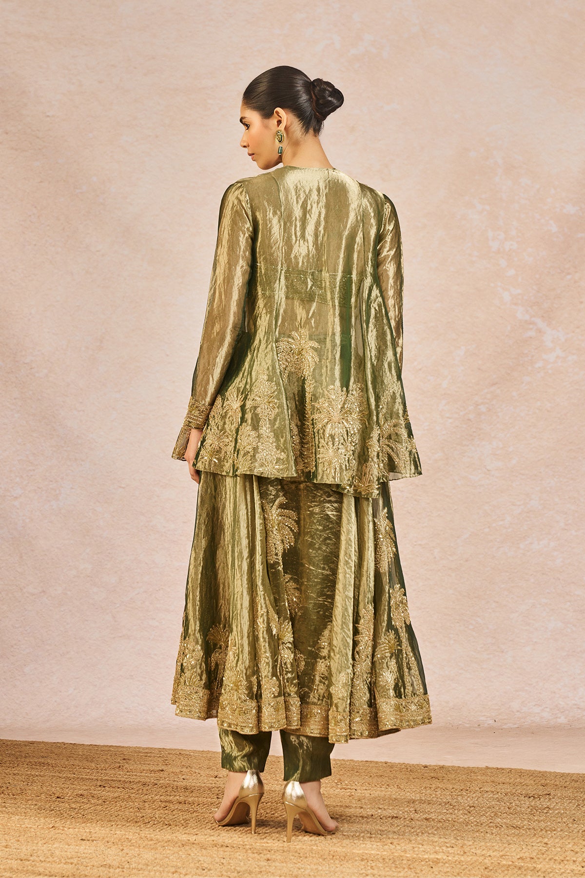 ‘KHWABON KI SHEHZADI’ SKD SET