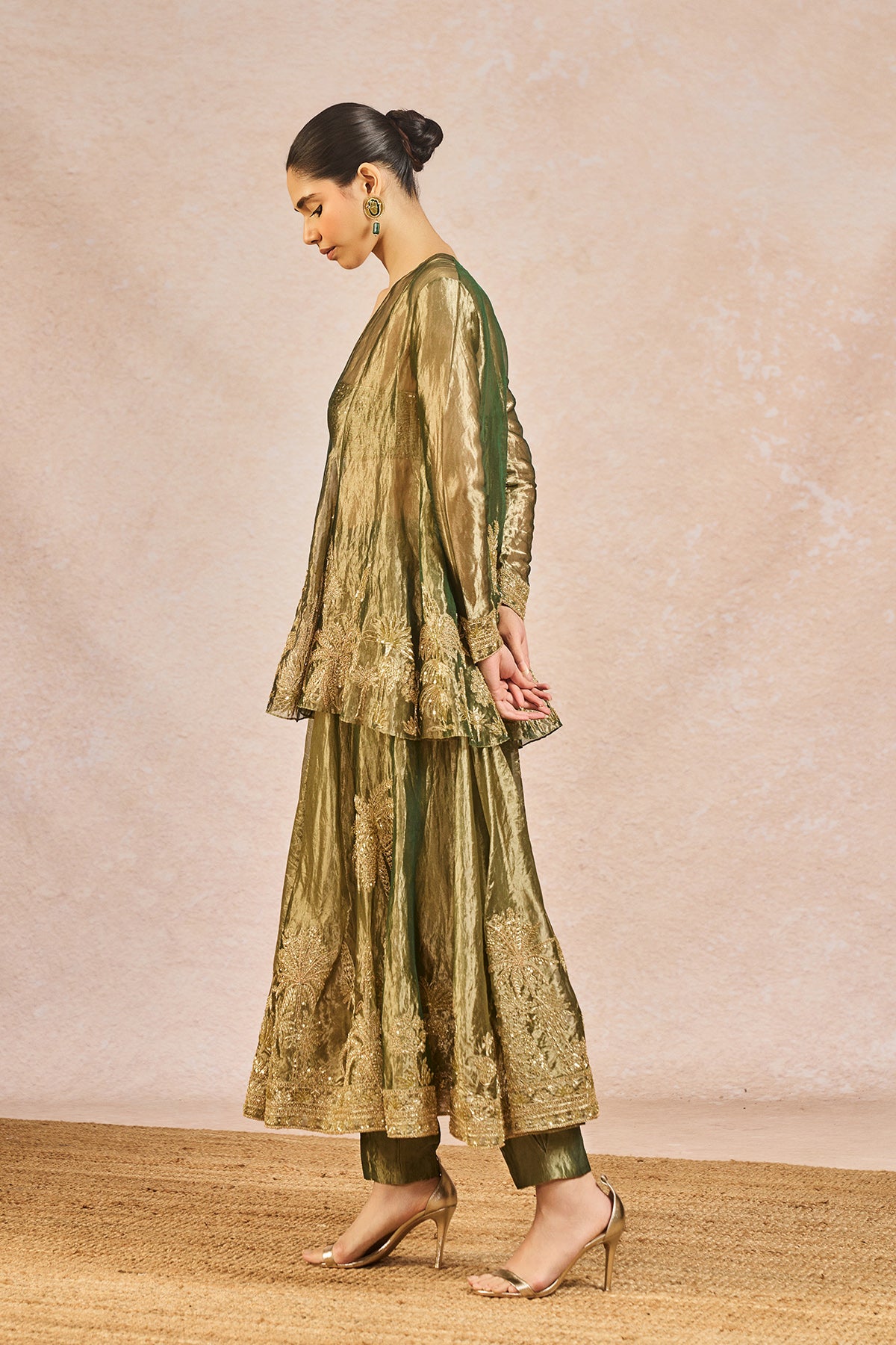 ‘KHWABON KI SHEHZADI’ SKD SET