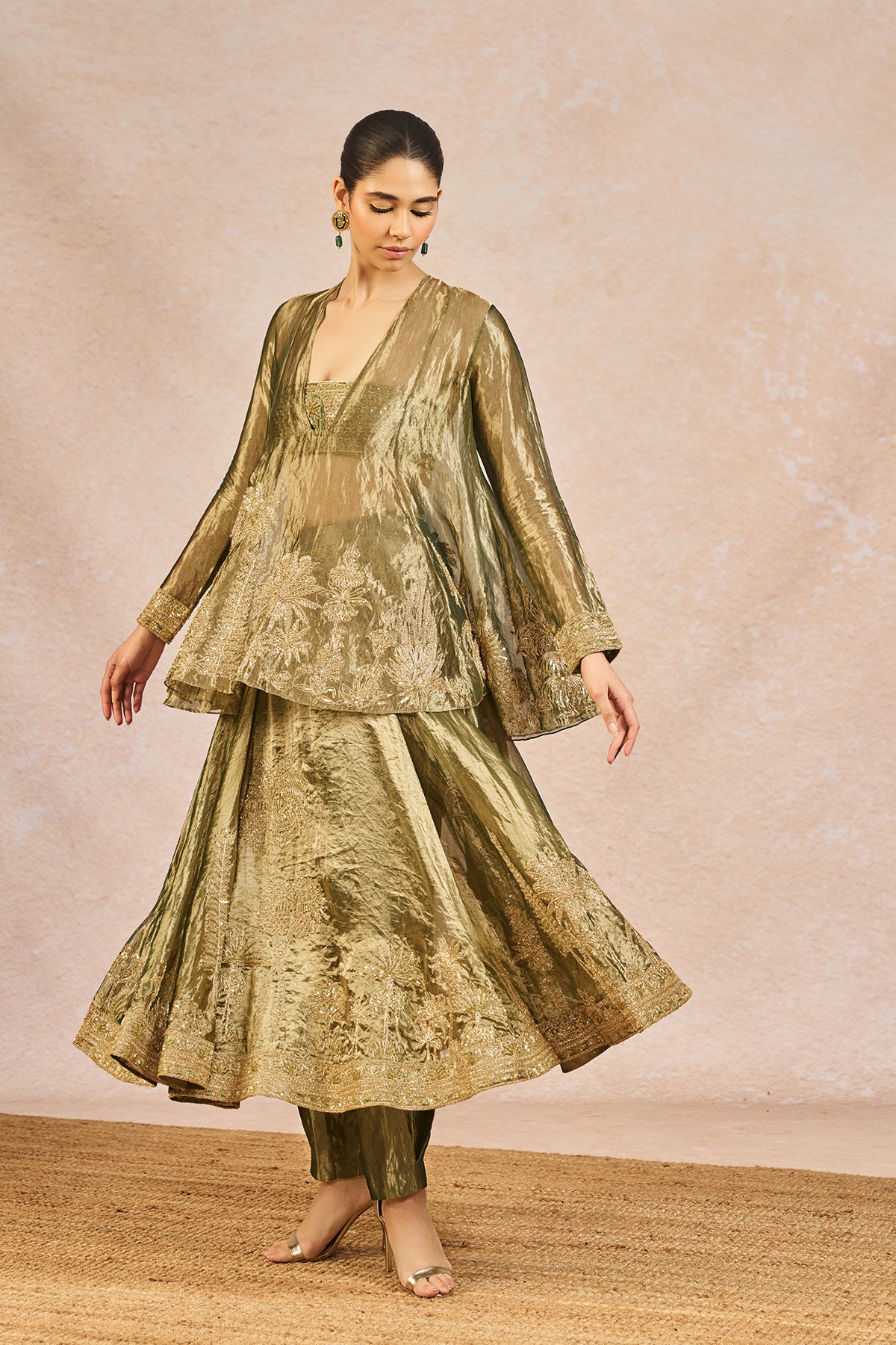 ‘KHWABON KI SHEHZADI’ SKD SET